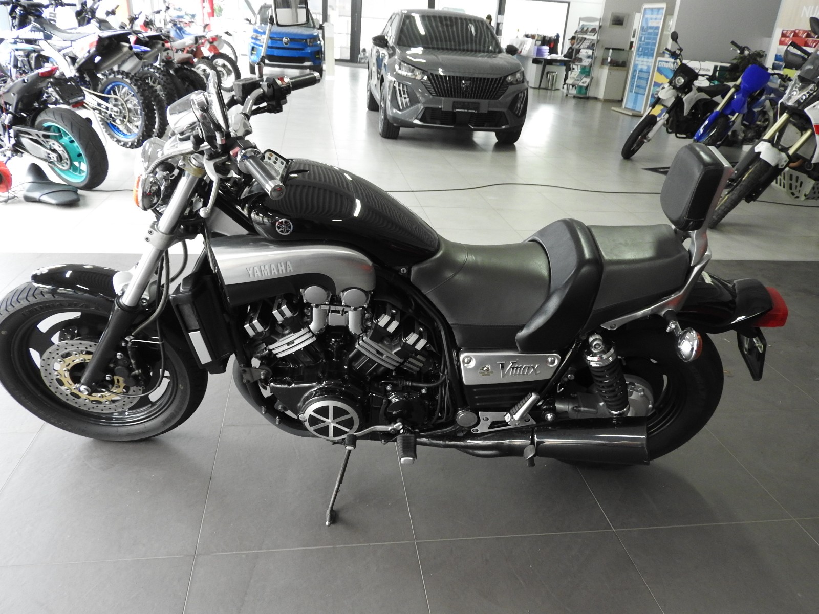 YAMAHA V-MAX VMX 1200-image-1
