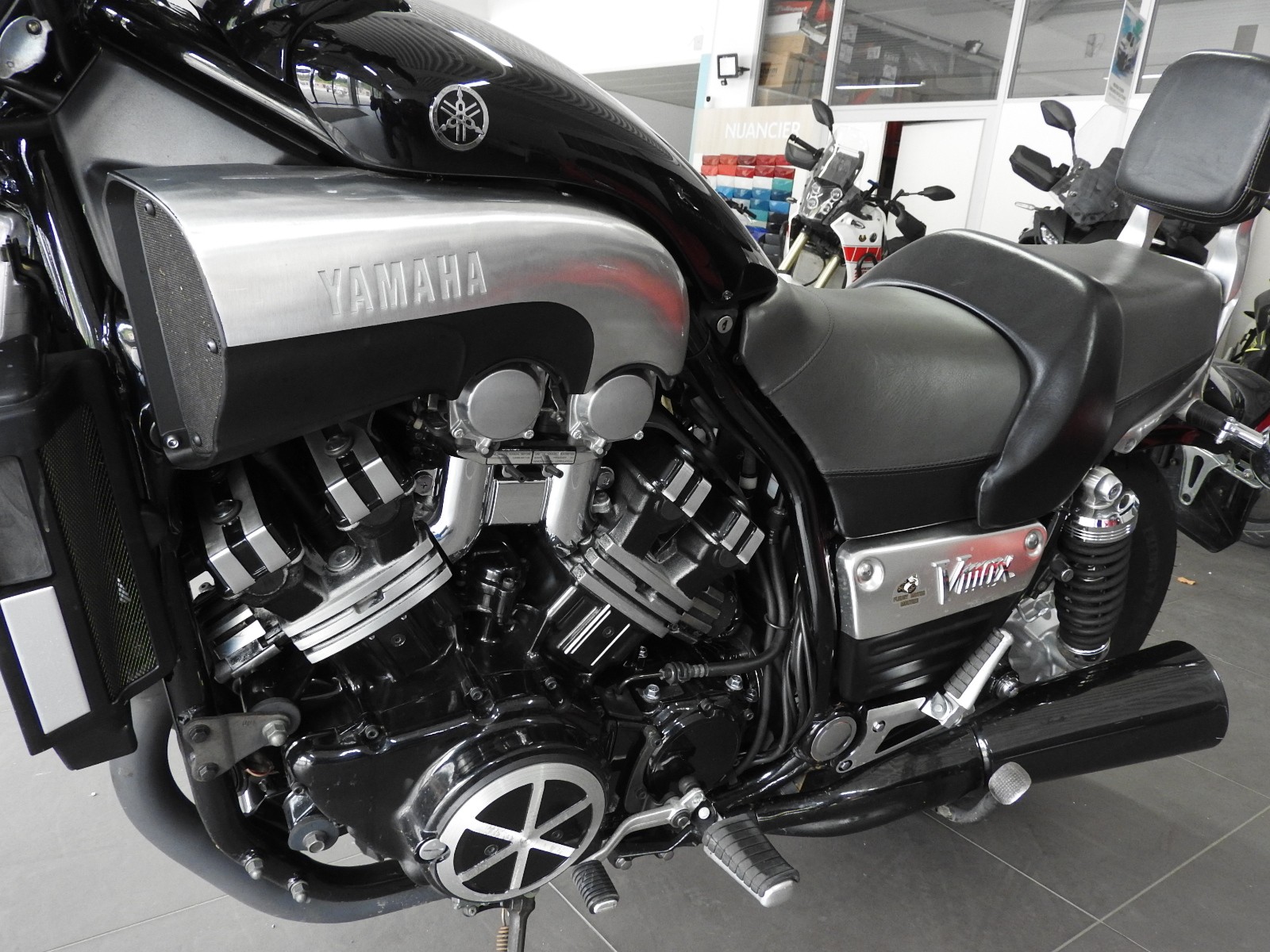 YAMAHA V-MAX VMX 1200-image-2