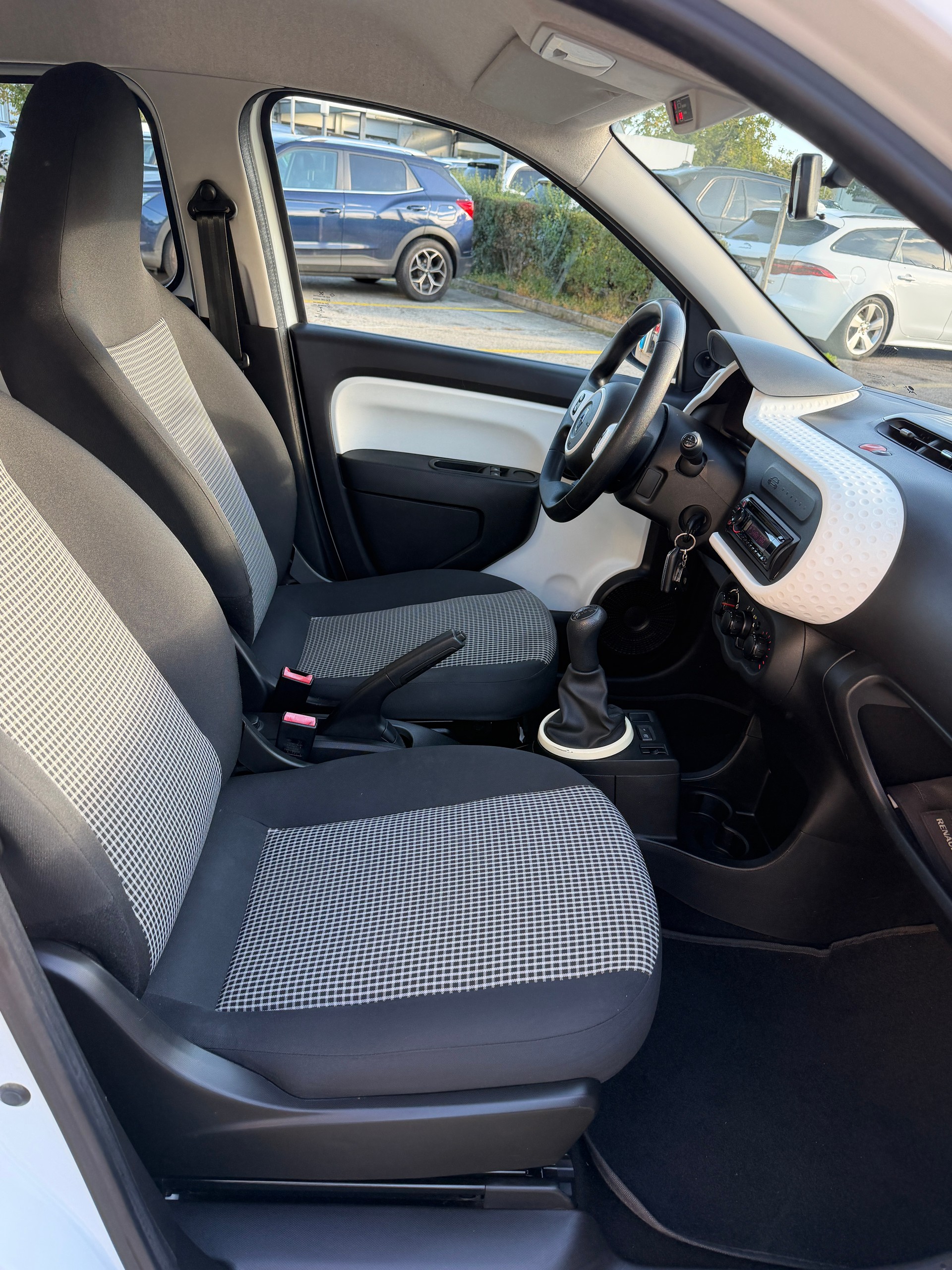 RENAULT Twingo 1.0 Life-image-13