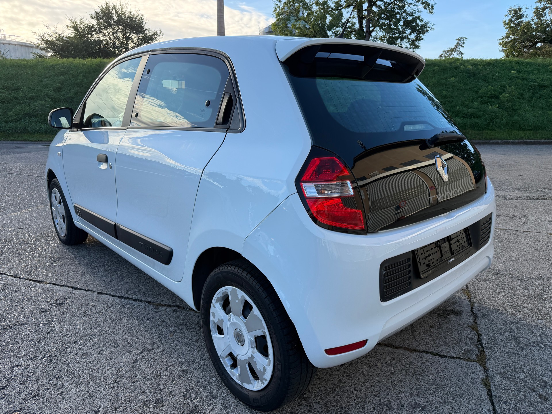 RENAULT Twingo 1.0 Life-showroom-element-2