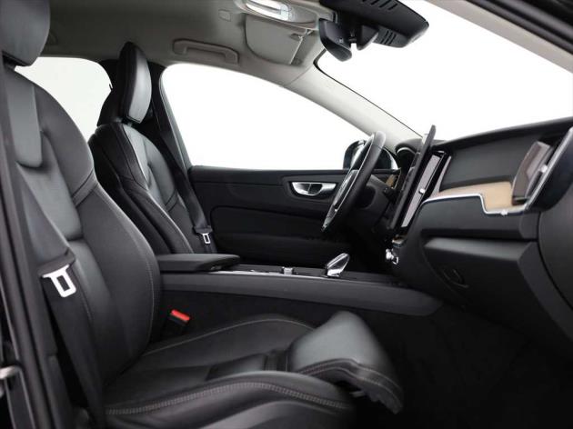 VOLVO XC60 2.0 B5 MH Plus Dark AWD-image-2