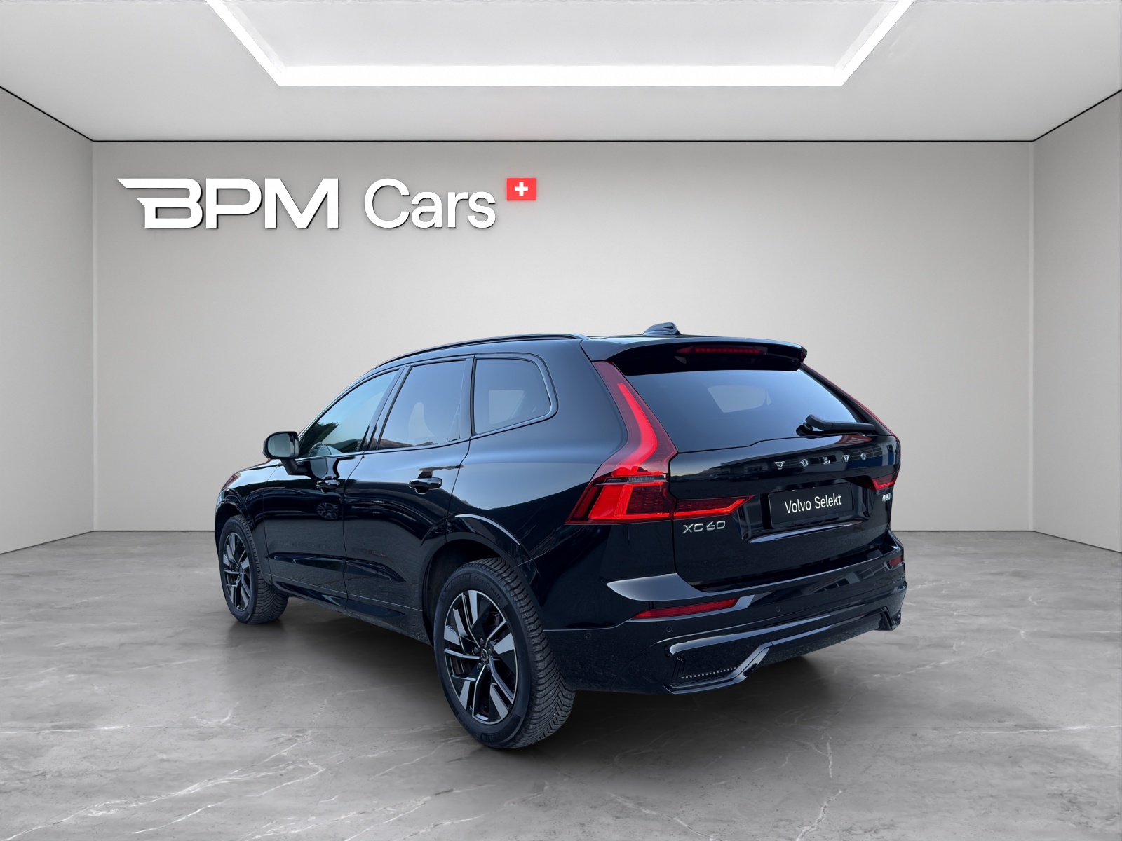 VOLVO XC60 2.0 B5 MH Plus Dark AWD-showroom-element-1