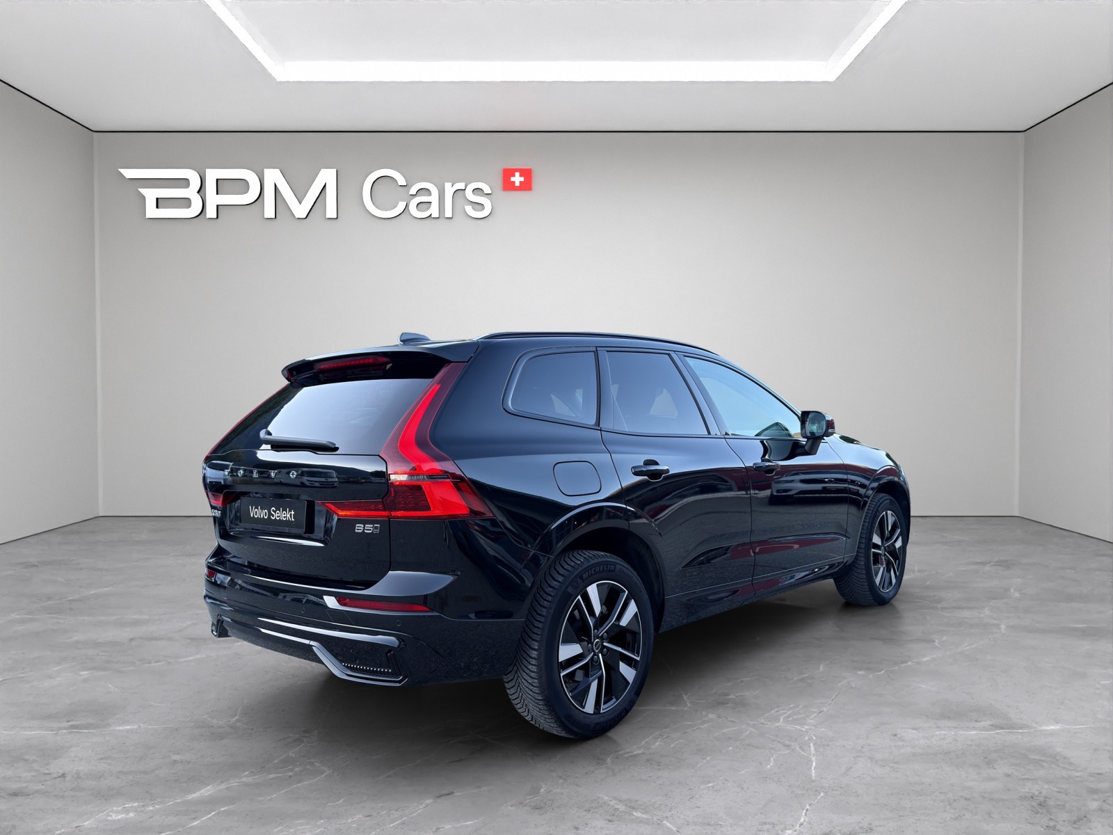 VOLVO XC60 2.0 B5 MH Plus Dark AWD-showroom-element-3