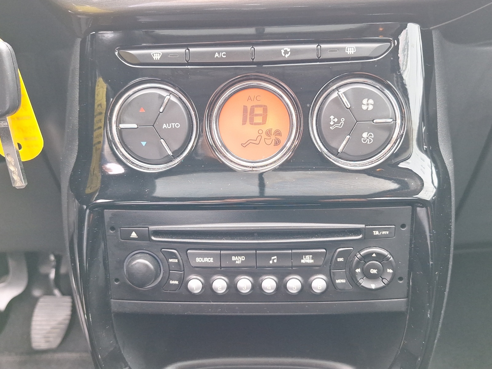 CITROEN Citroën C3 1.4 VTi Exclusive-image-12