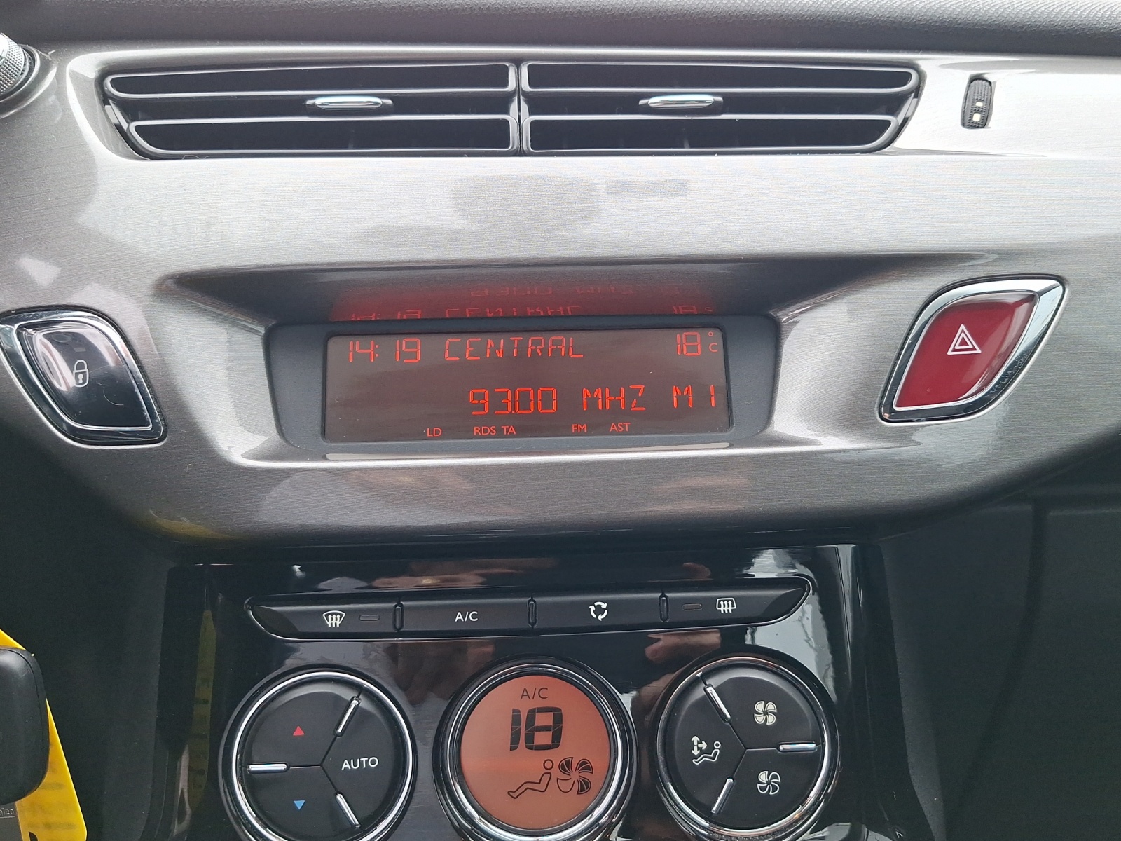 CITROEN Citroën C3 1.4 VTi Exclusive-image-16