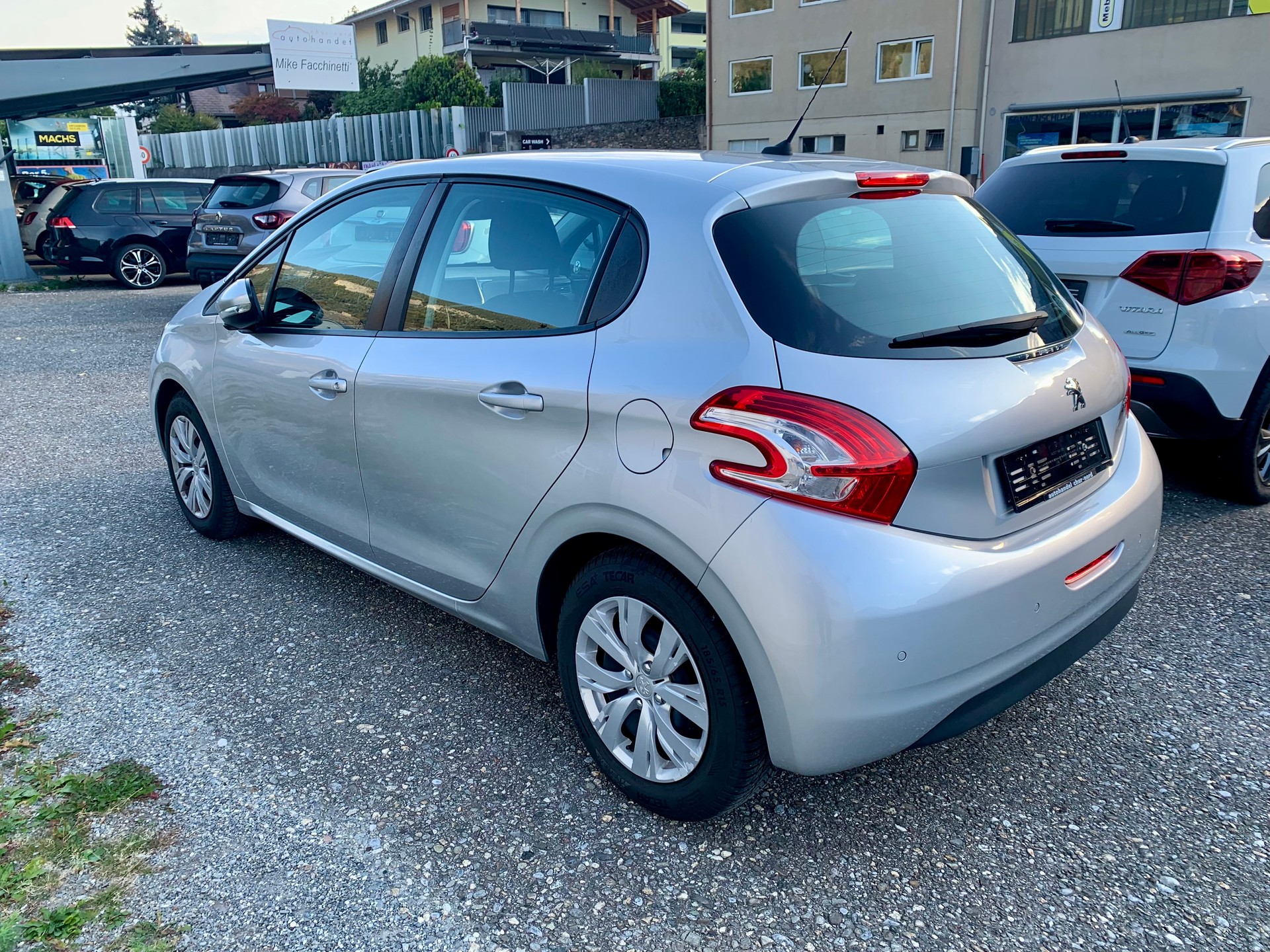 PEUGEOT 208 1.2 VTI Active-image-3