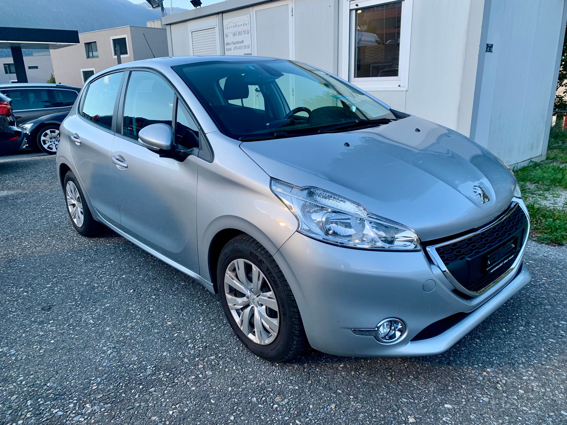 PEUGEOT 208 1.2 VTI Active-image-0
