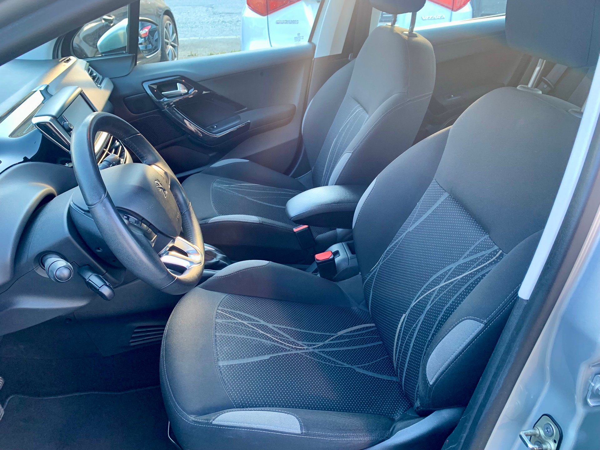 PEUGEOT 208 1.2 VTI Active-image-7