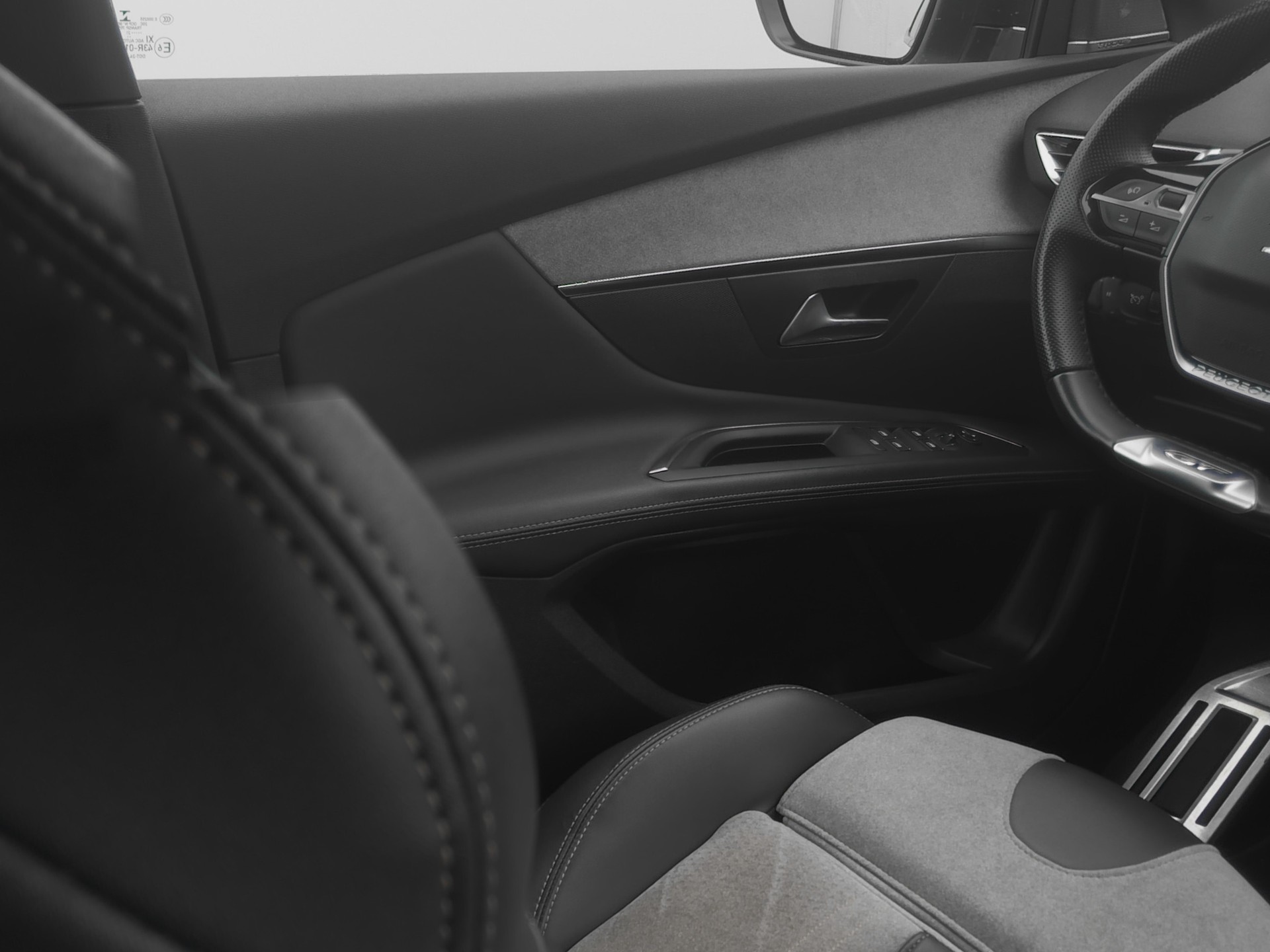 PEUGEOT 3008 300e Hybrid4 GT Pack EAT8-image-8