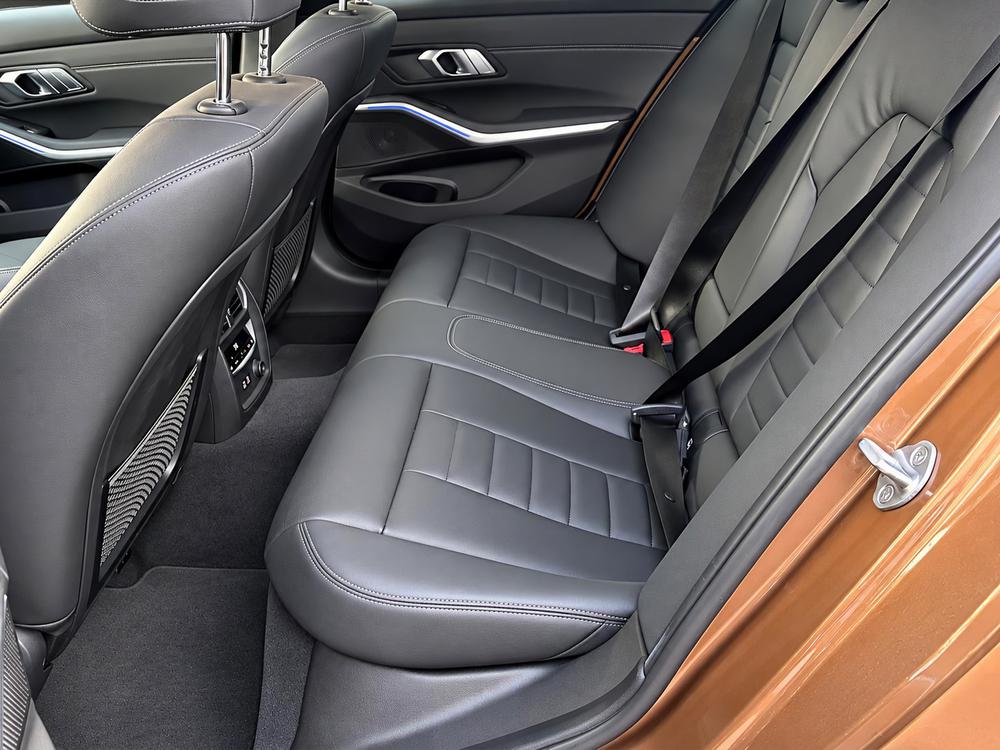 BMW 330d xDrive Steptronic Luxury Line-image-25
