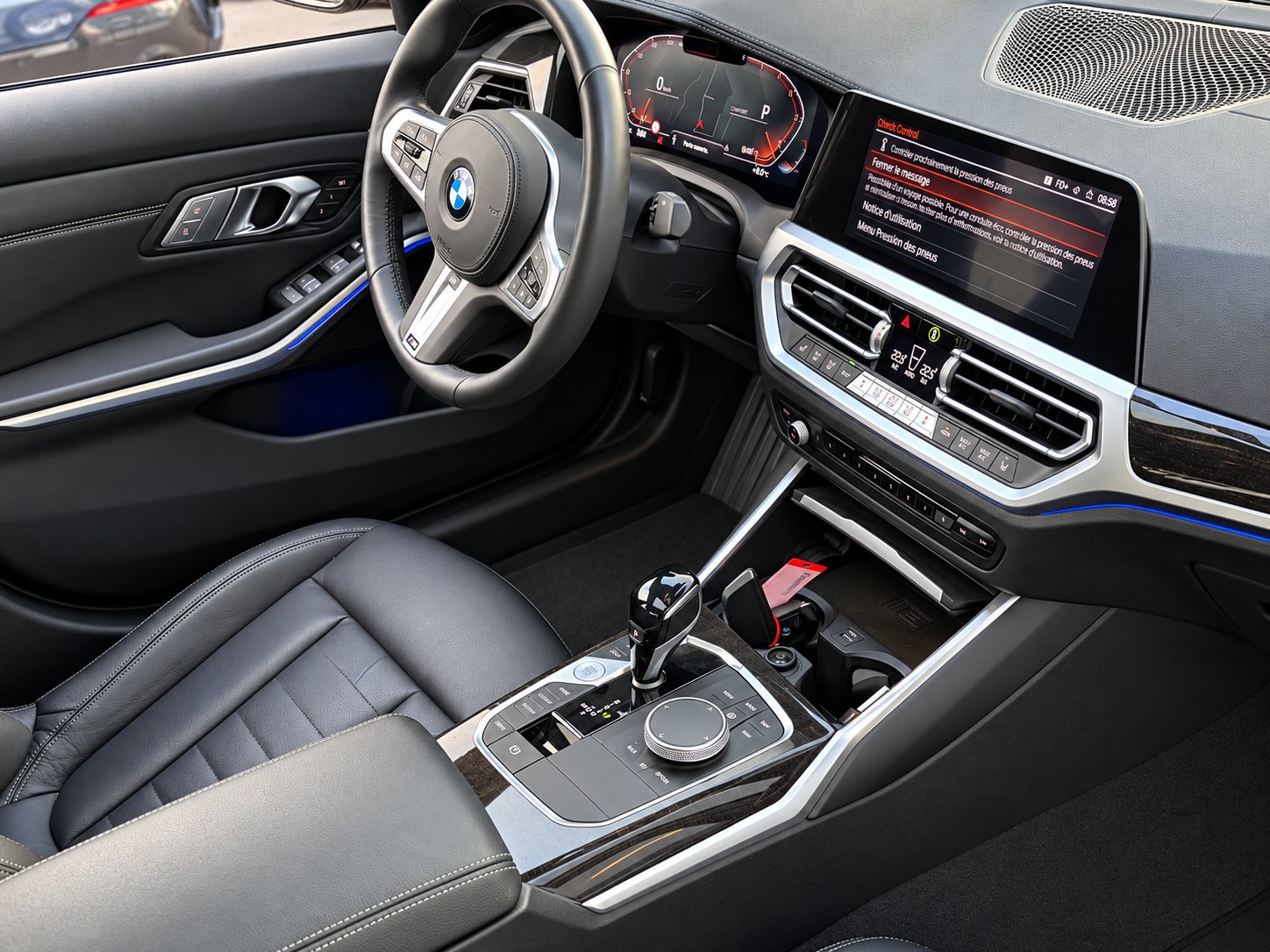 BMW 330d xDrive Steptronic Luxury Line-image-18