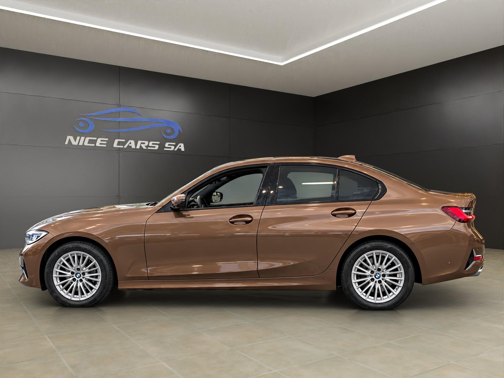 BMW 330d xDrive Steptronic Luxury Line-image-4
