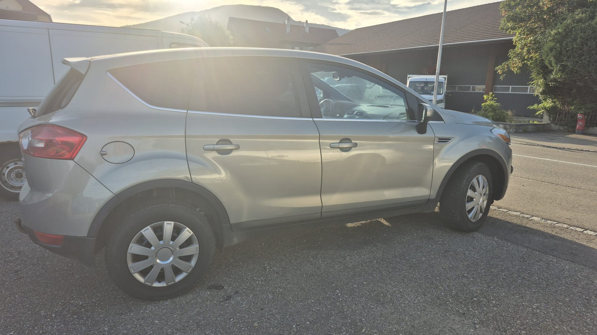FORD Kuga 2.5 Turbo Titanium 4WD-image-6