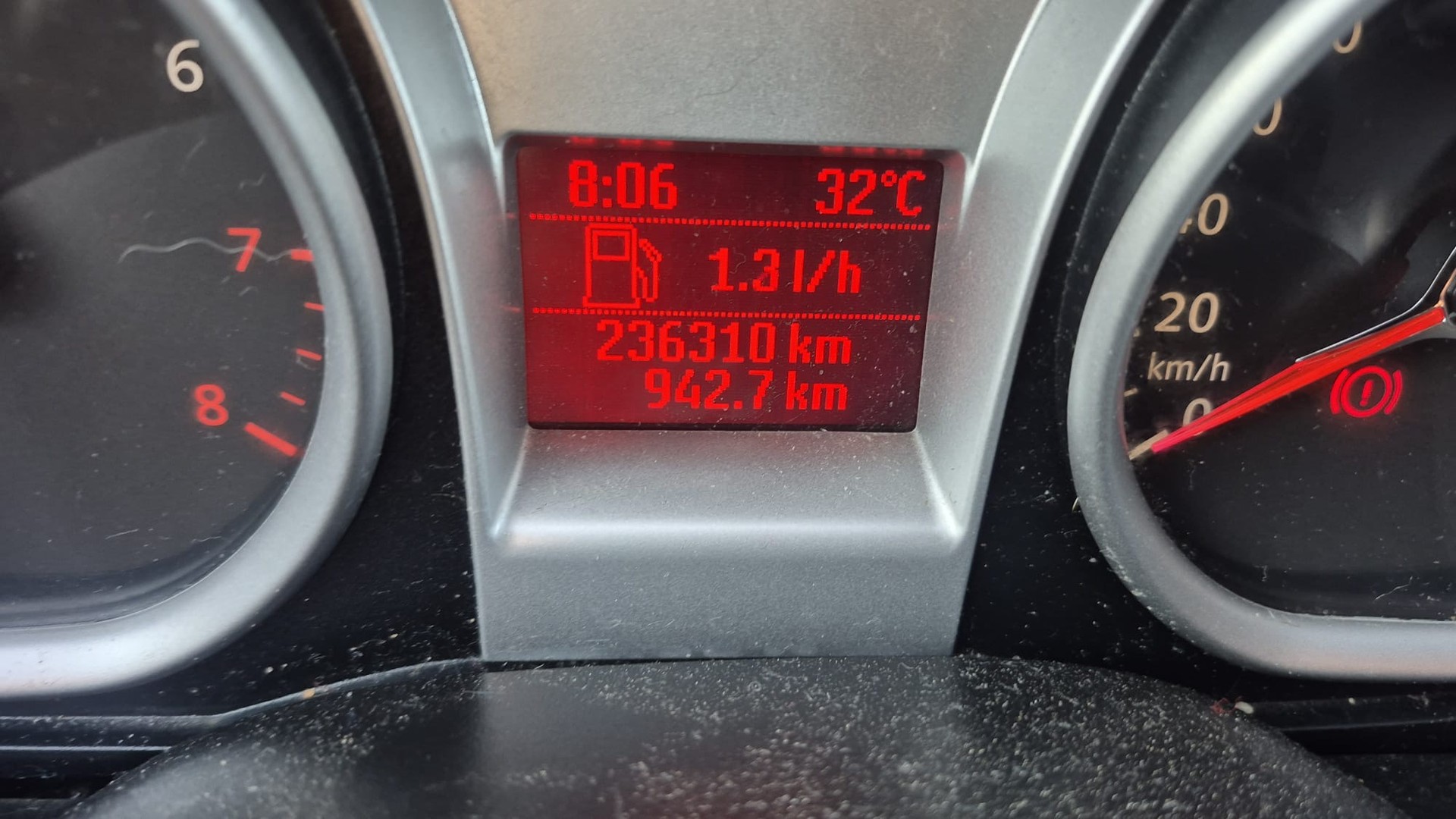 FORD Kuga 2.5 Turbo Titanium 4WD-image-10