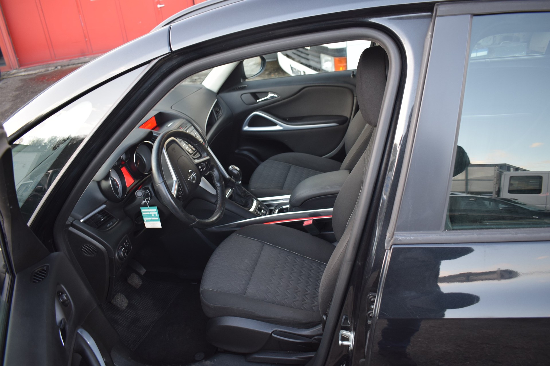 OPEL Zafira Tourer 1.4i 16V Cosmo-image-8