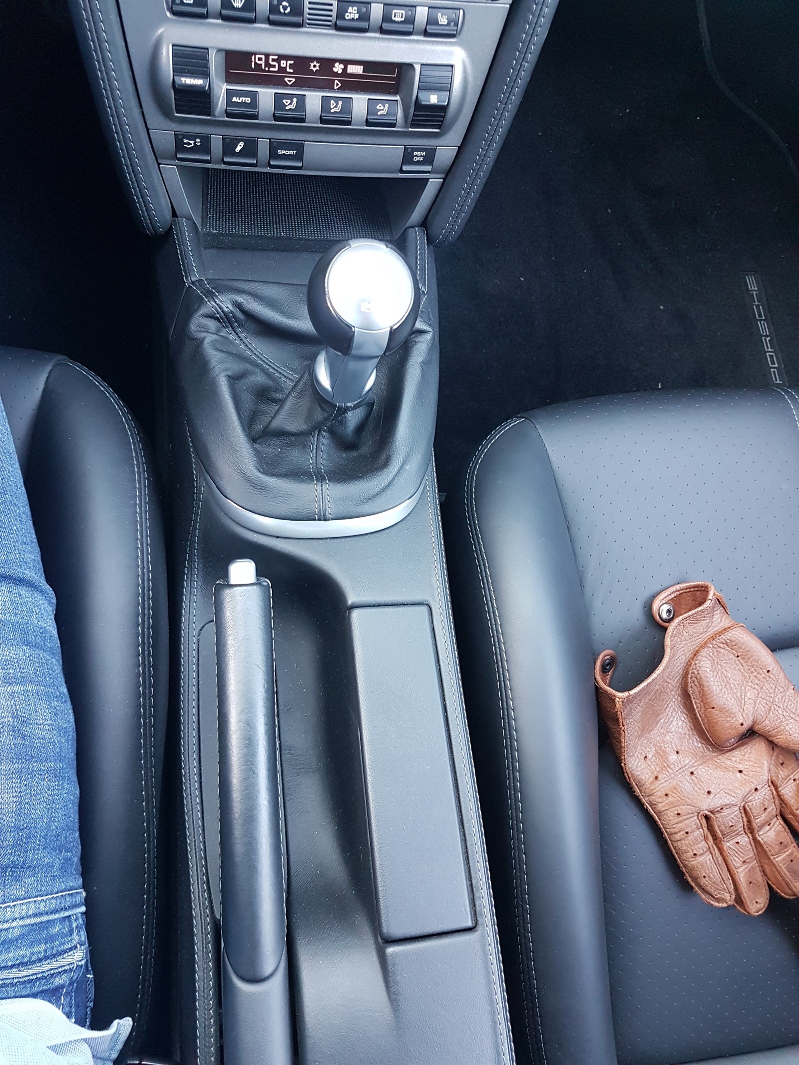 PORSCHE 911 Turbo-image-13
