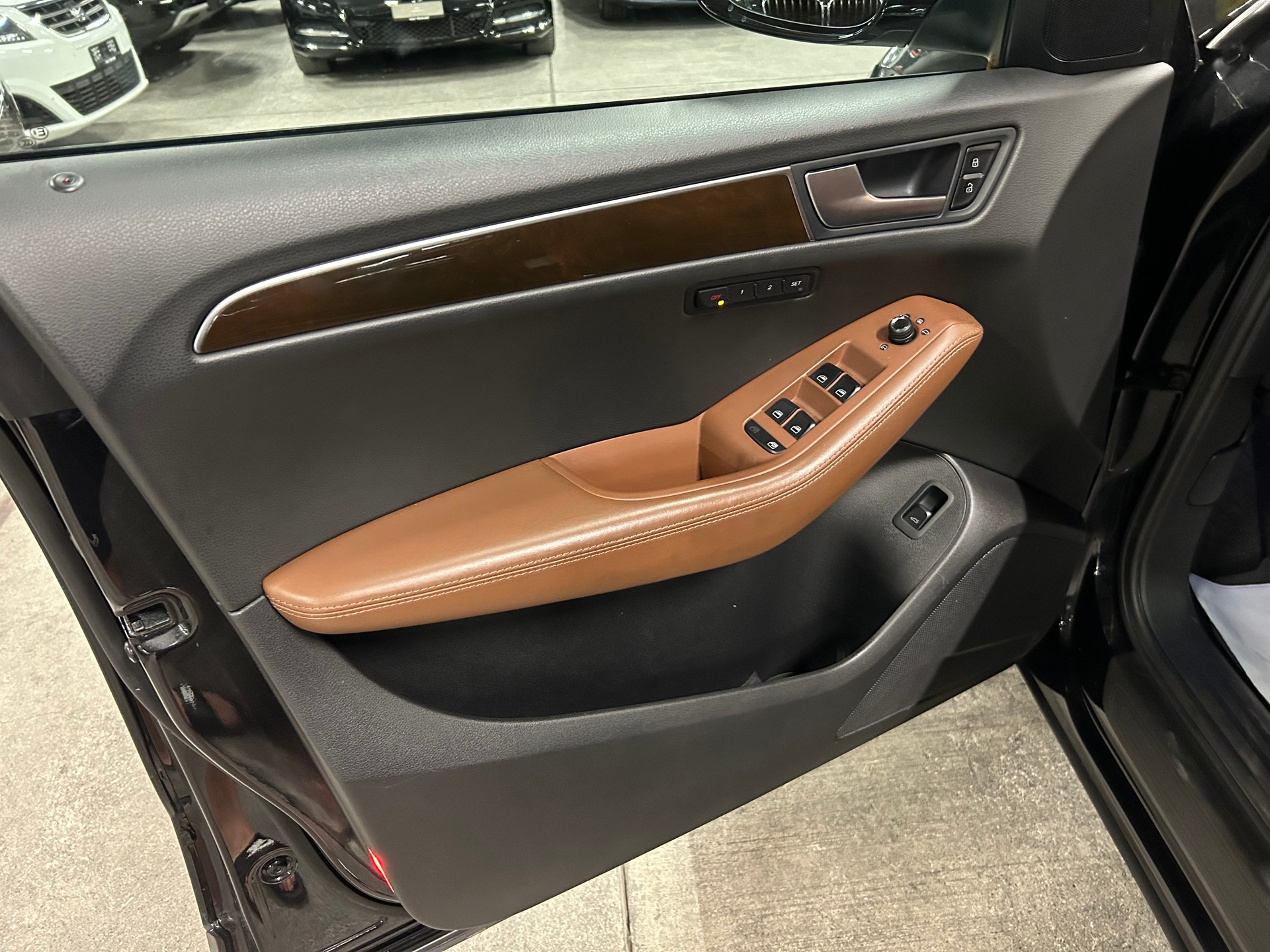 AUDI Q5 2.0 TFSI quattro S-tronic-image-14