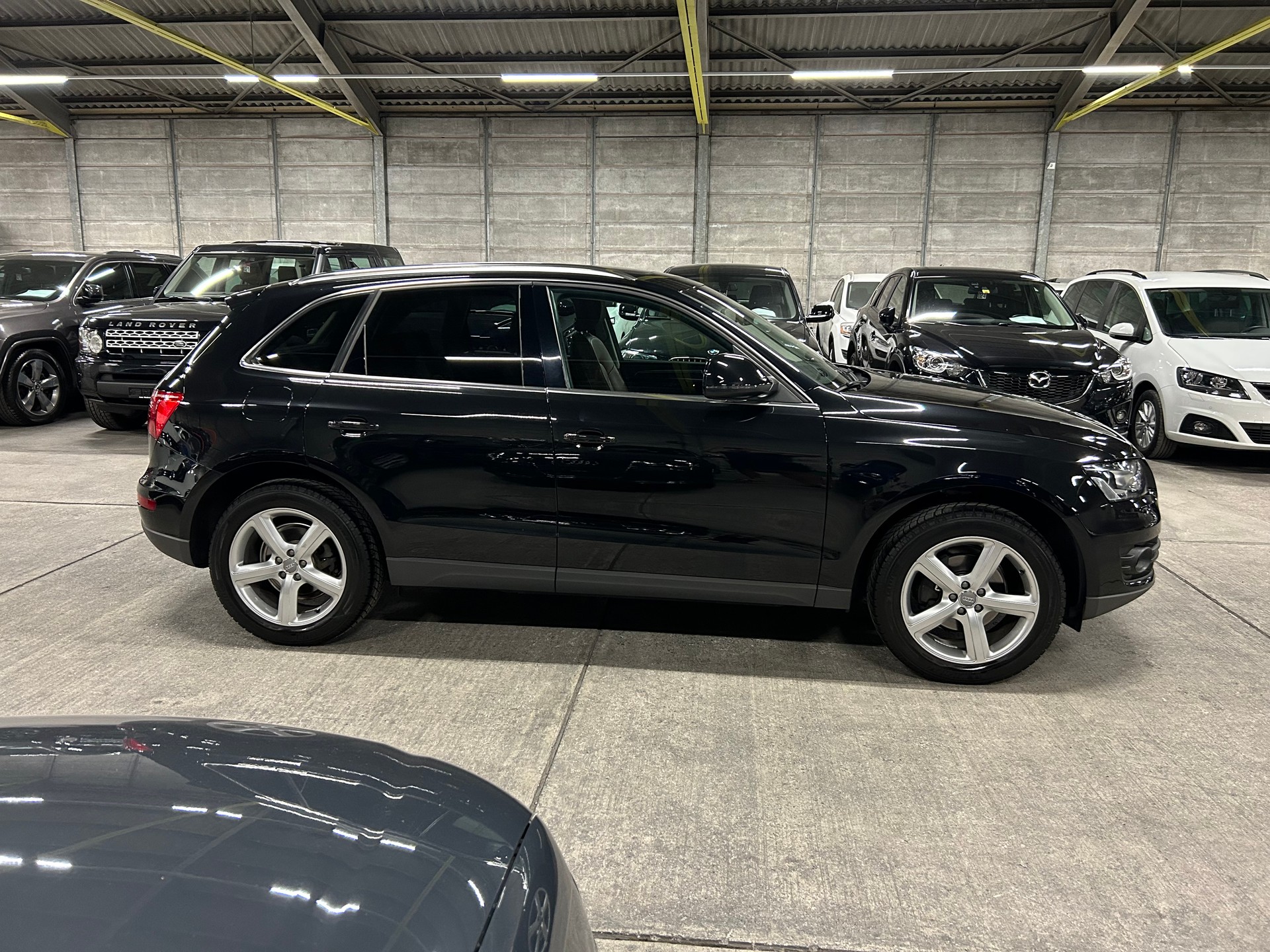 AUDI Q5 2.0 TFSI quattro S-tronic-image-2