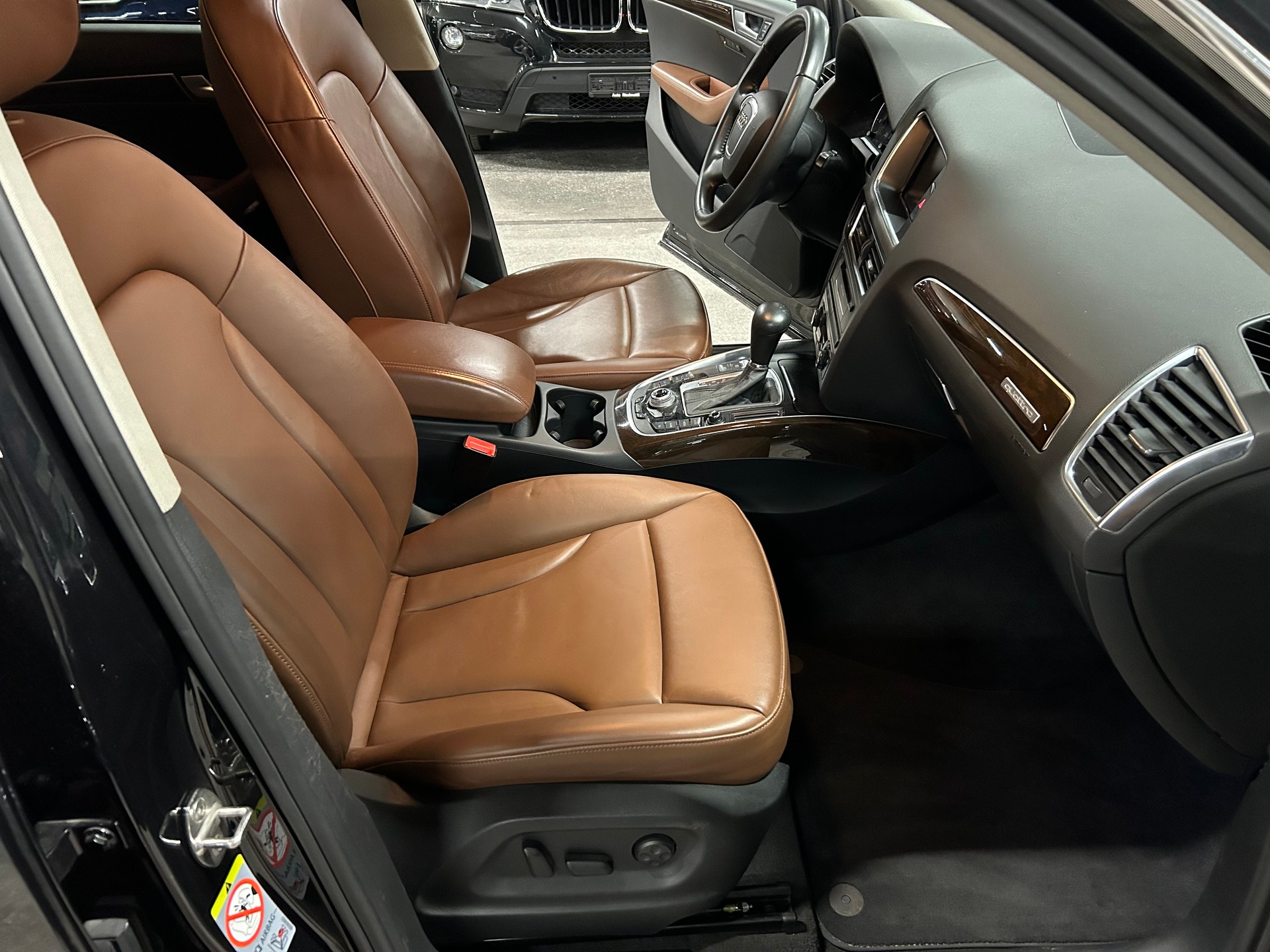 AUDI Q5 2.0 TFSI quattro S-tronic-image-11