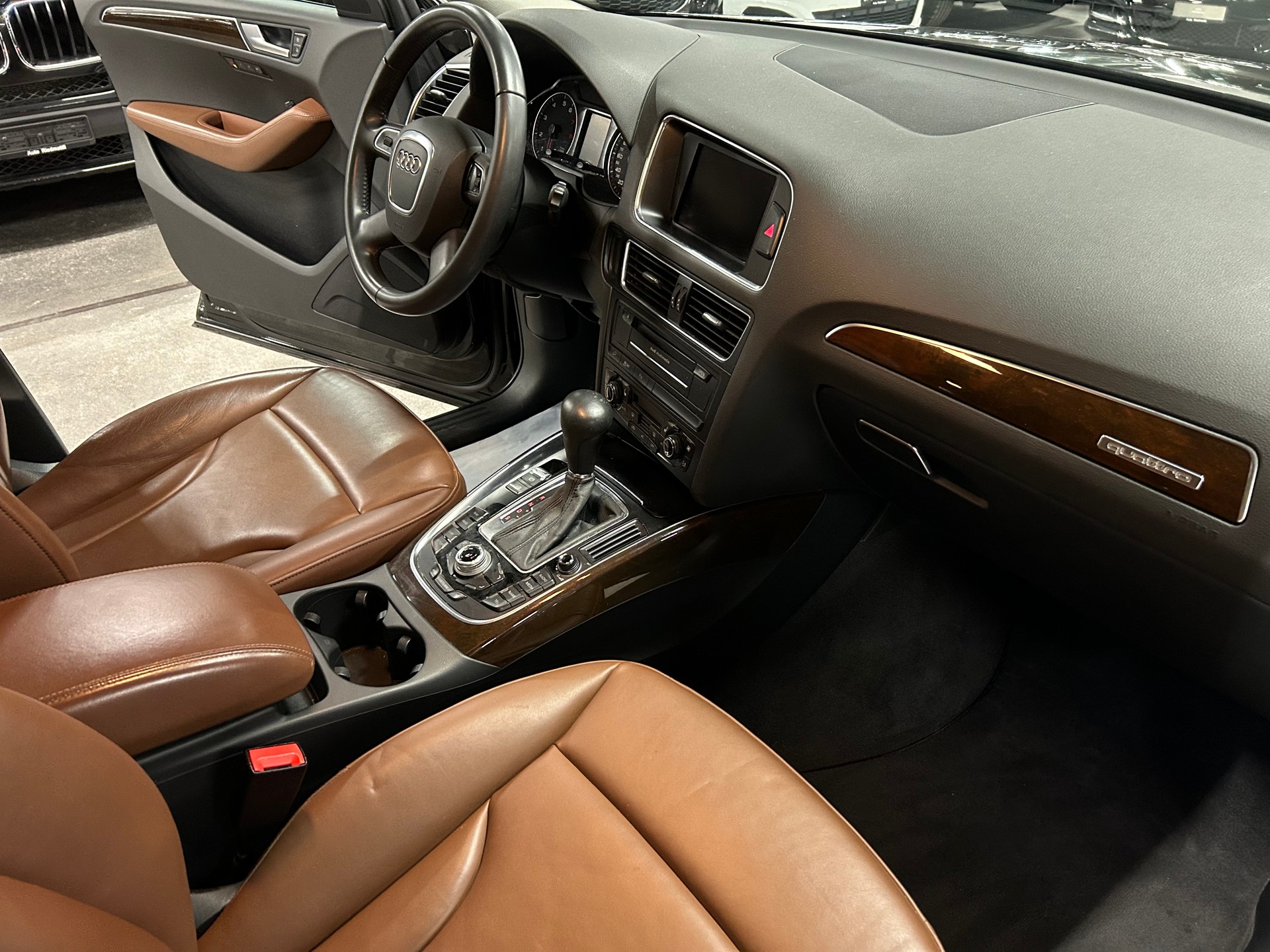 AUDI Q5 2.0 TFSI quattro S-tronic-image-10