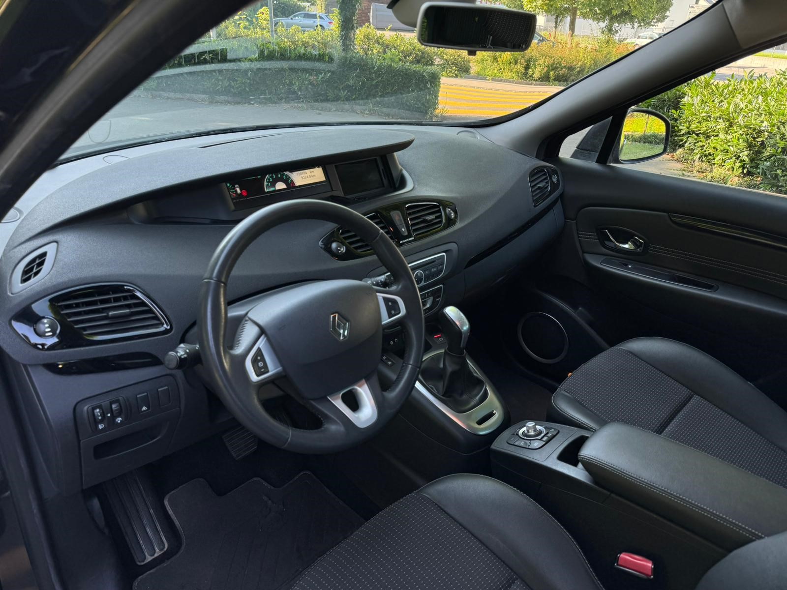 RENAULT Scénic 2.0 16V Dynamique X-Tronic CVT-image-4