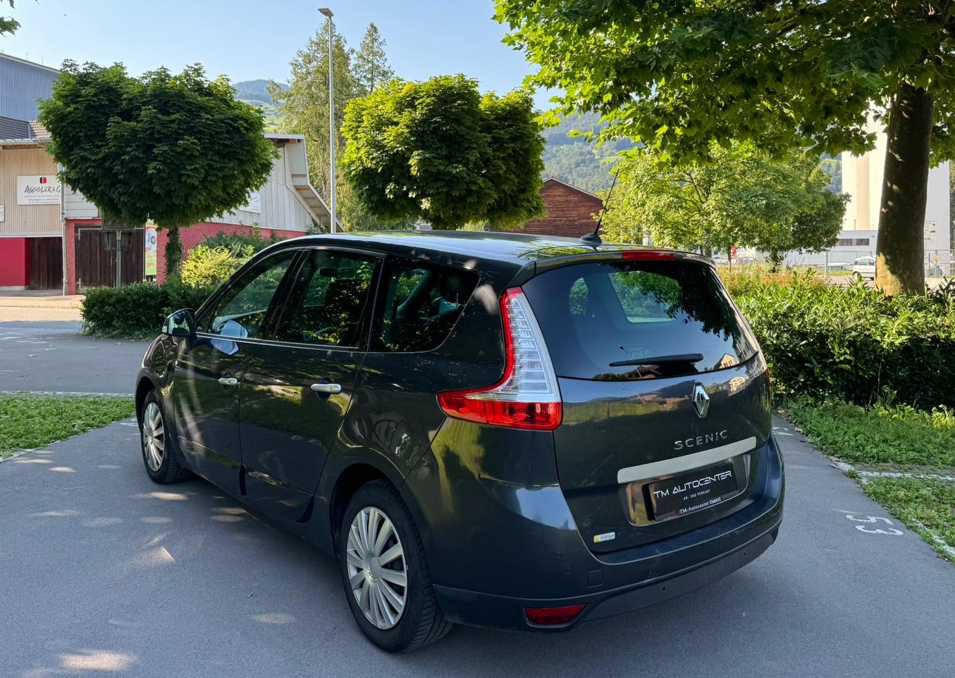 RENAULT Scénic 2.0 16V Dynamique X-Tronic CVT-image-1