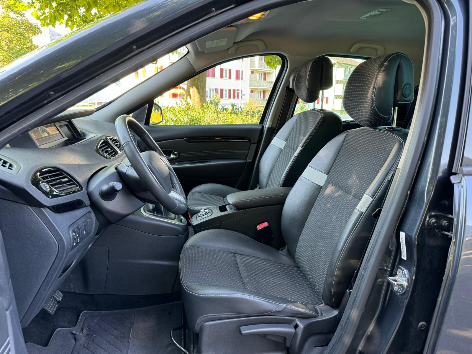 RENAULT Scénic 2.0 16V Dynamique X-Tronic CVT-image-5
