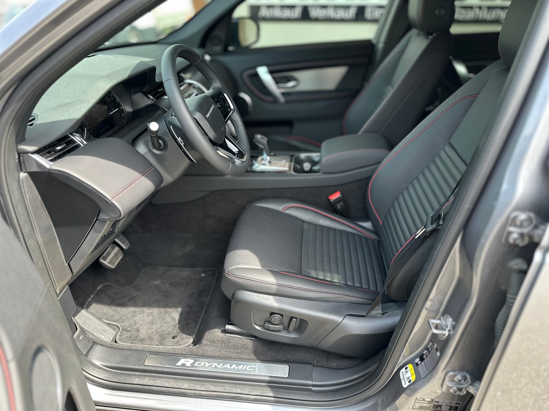 LAND ROVER Discovery Sport R Dyn P200 2.0 Si4 MHEV SE AT9-image-9