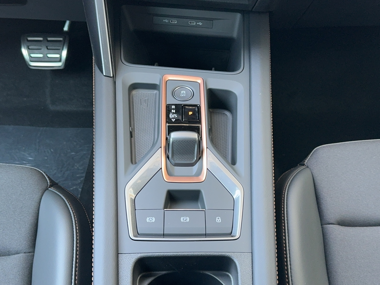 CUPRA Formentor 1.5 eTSI DSG-image-13