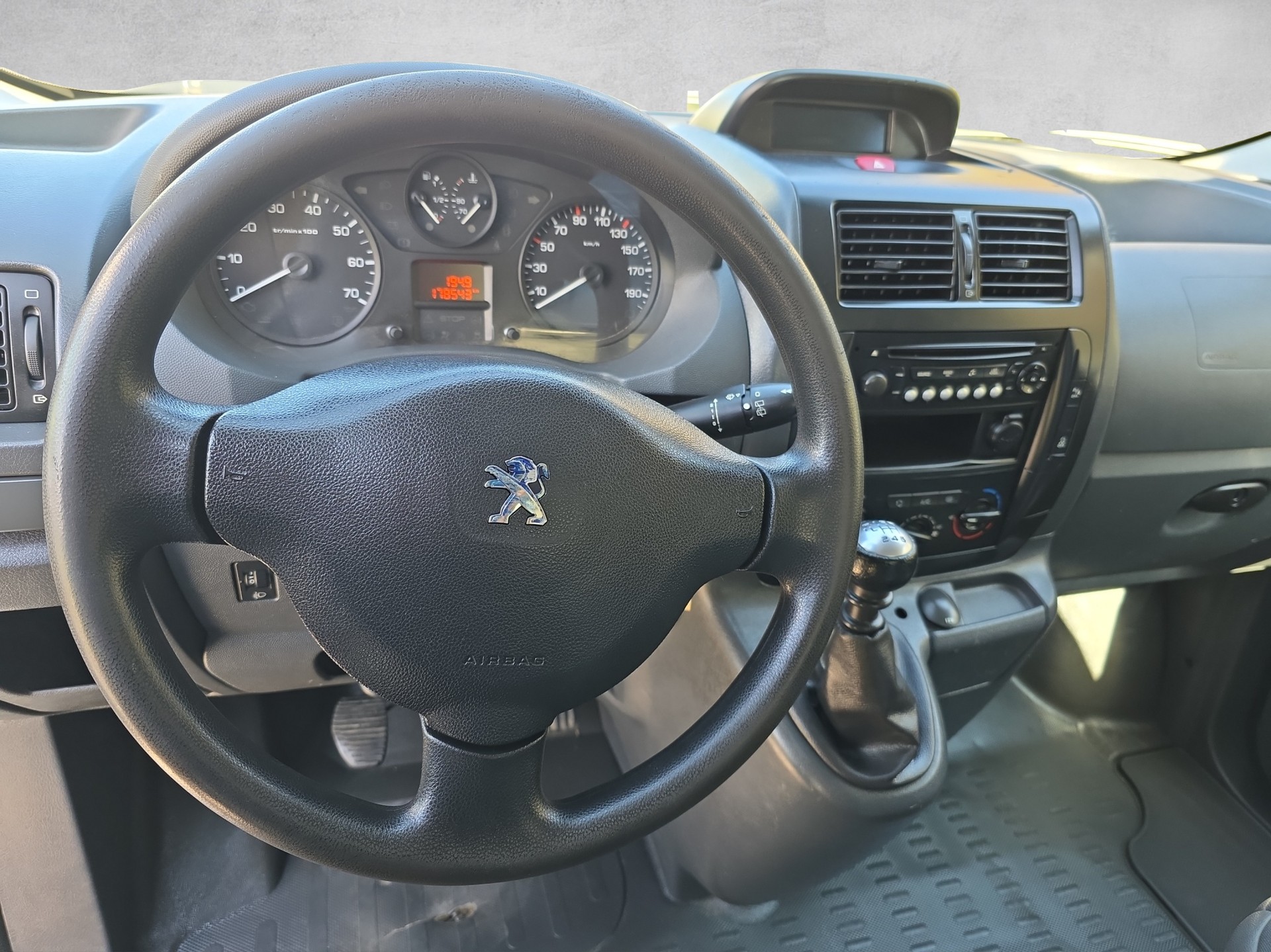 PEUGEOT Expert 2.0 HDi 227 L1H1-image-9