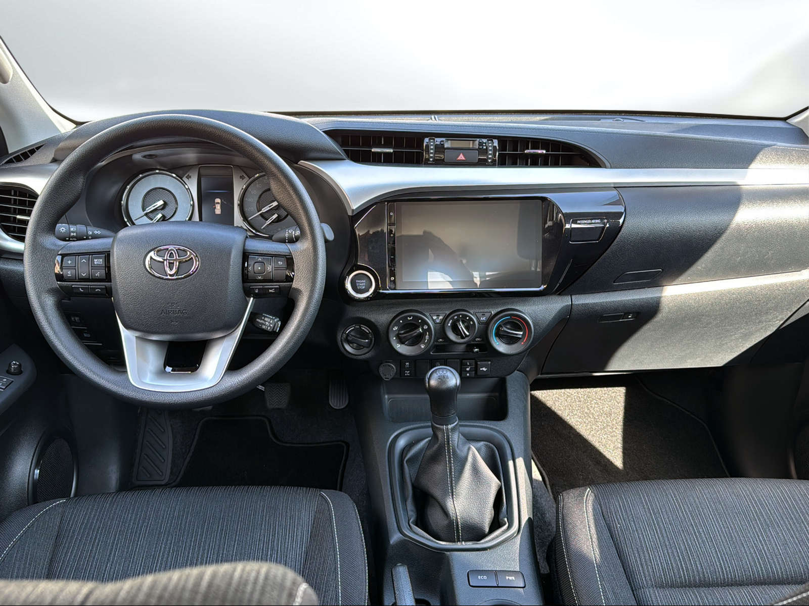 TOYOTA Hilux 2.8d Comfort Doppel Cab 4x4-image-7