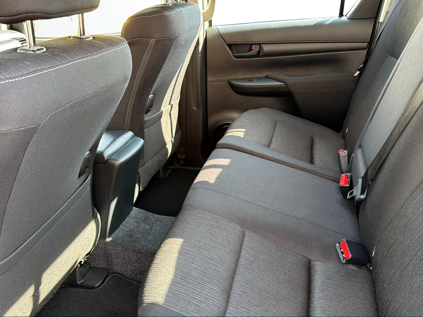 TOYOTA Hilux 2.8d Comfort Doppel Cab 4x4-image-8