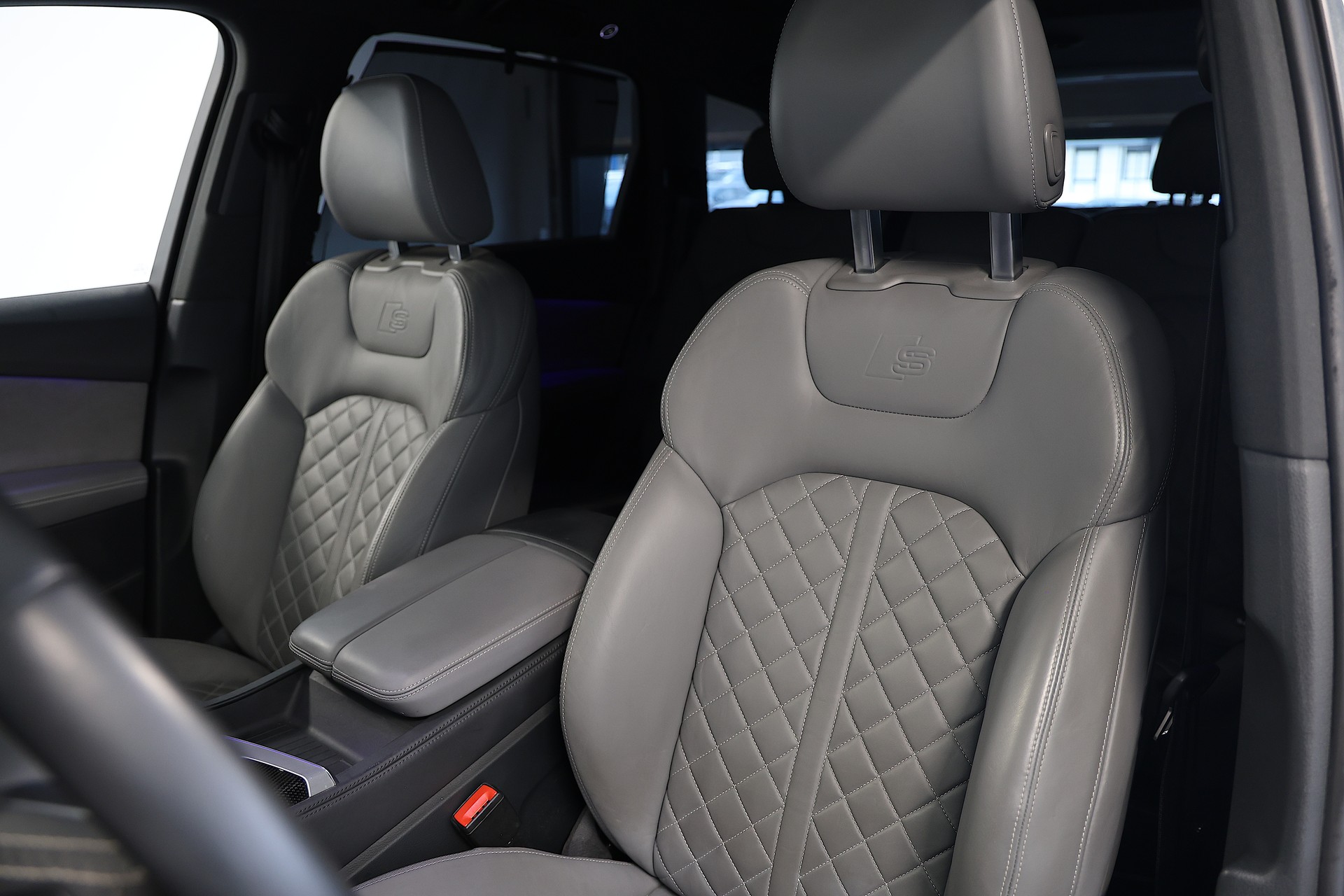 AUDI SQ7 4.0 ABT TDI quattro tiptronic *7-Sitzer*-image-6