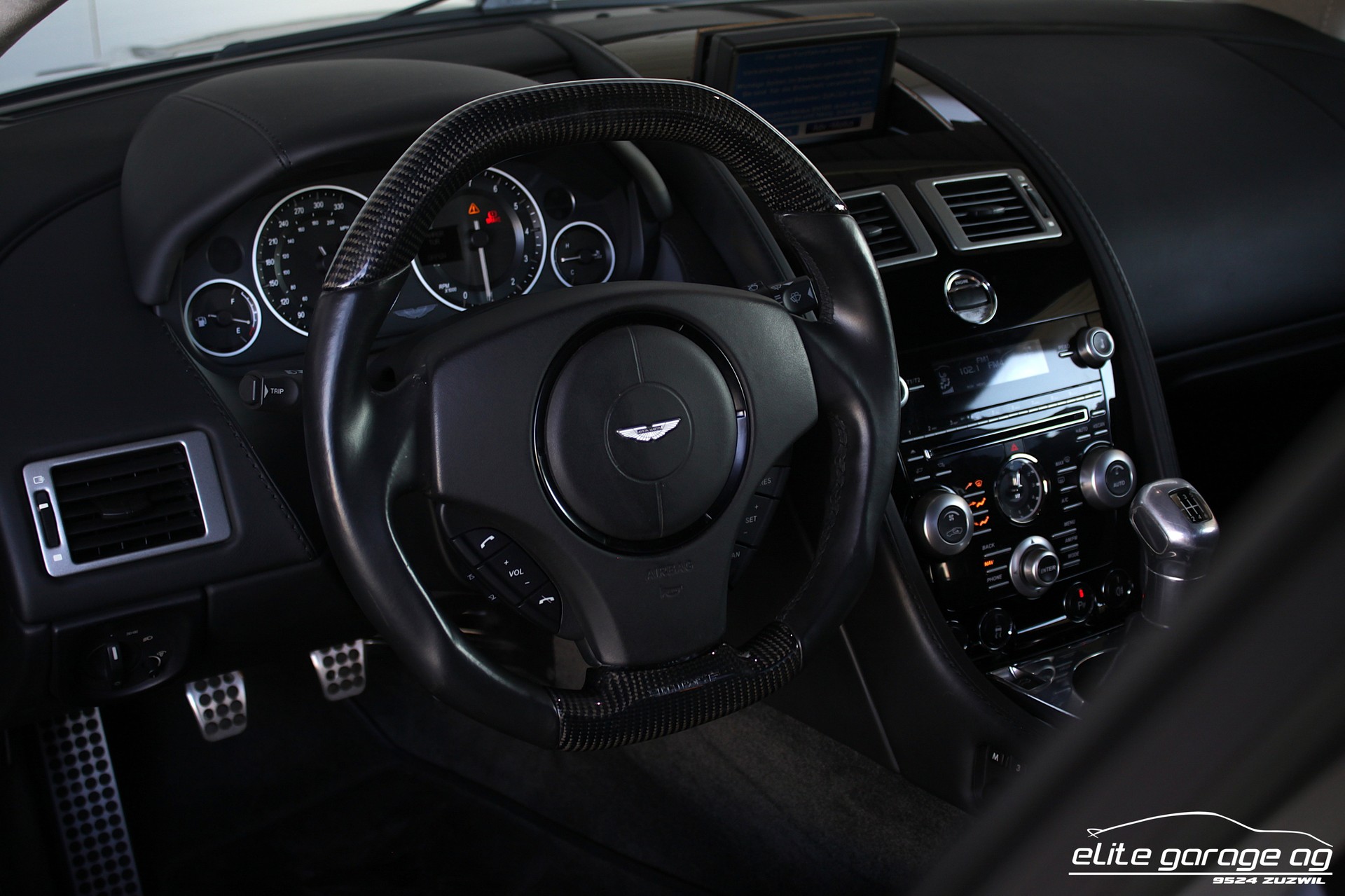 ASTON MARTIN DBS Coupé HANDSCHALTER MANSORY-image-14