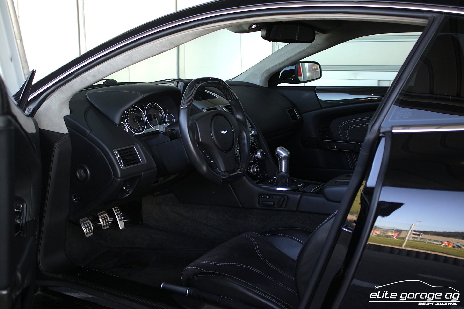 ASTON MARTIN DBS Coupé HANDSCHALTER MANSORY-image-13