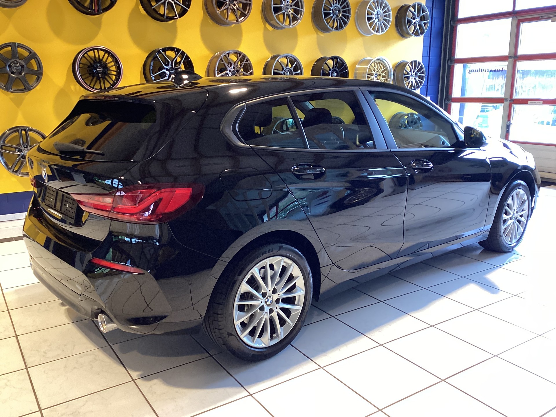 BMW 120i Sport Line Steptronic-image-3