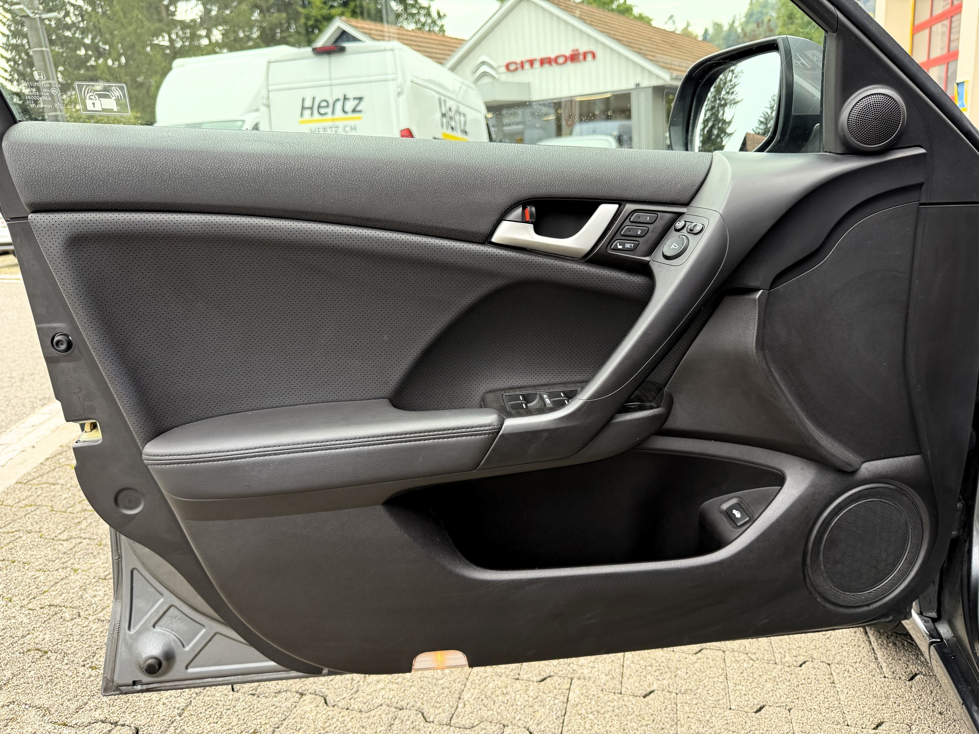 HONDA Accord 2.4i 16V Executive Automatic-image-15