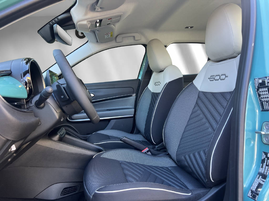FIAT 600 1.2 Hybrid 136 Cult Swiss Edition-image-3