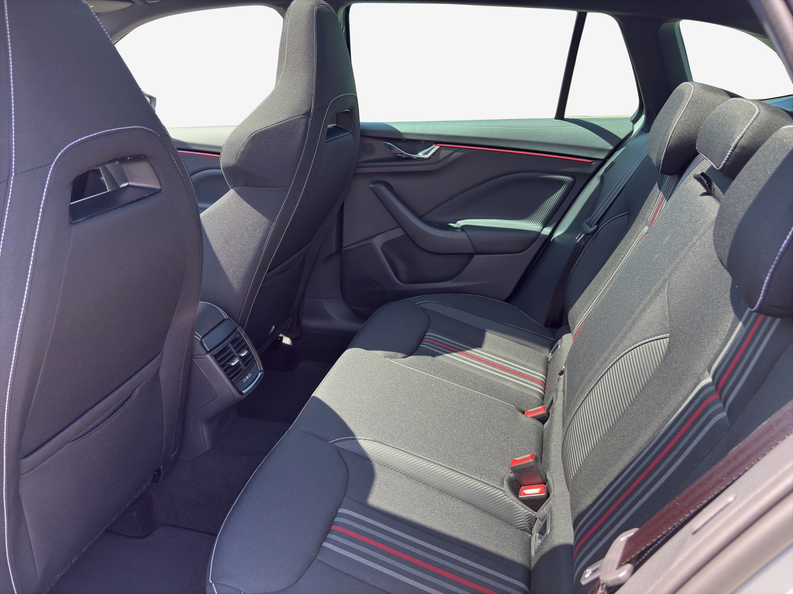SKODA Scala 1.0 TSI Monte Carlo DSG-image-11