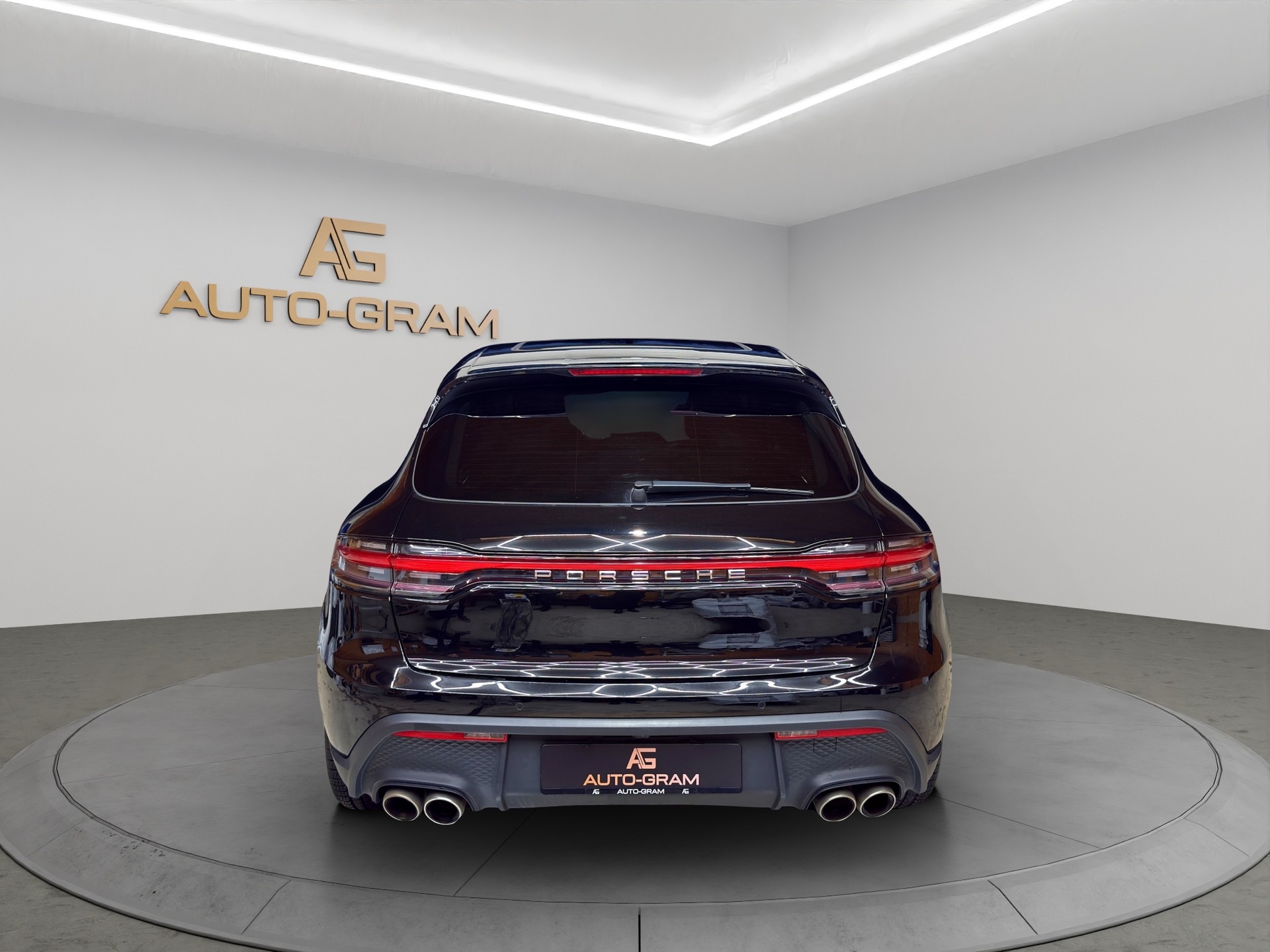 PORSCHE Macan S PDK-showroom-element-3