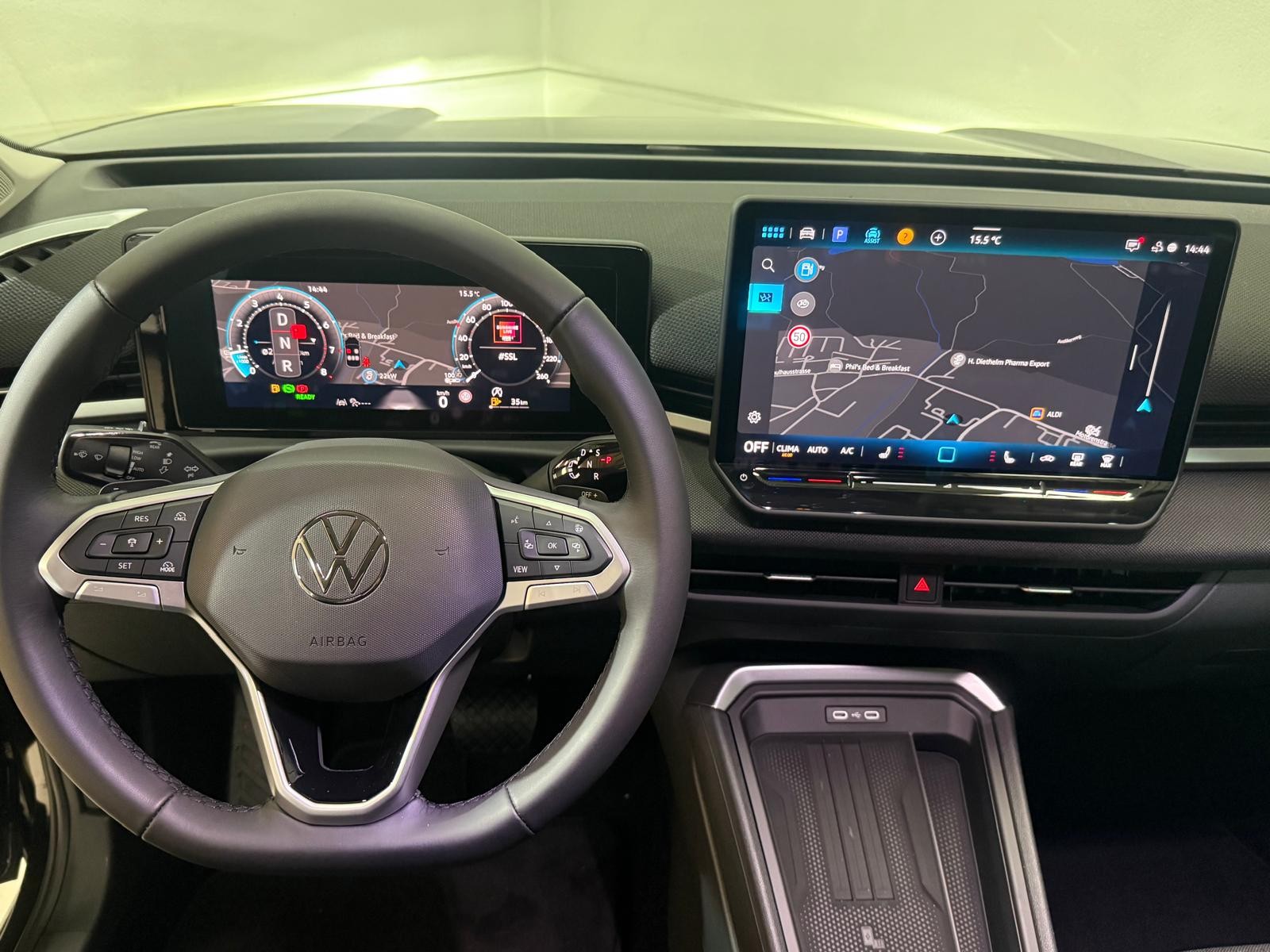 VW T-Roc 1.5 eTSI mHEV Life DSG-image-8