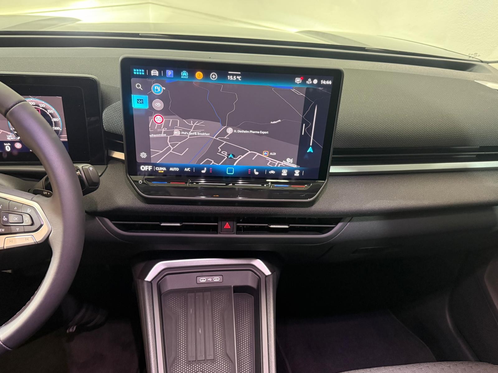 VW T-Roc 1.5 eTSI mHEV Life DSG-image-12