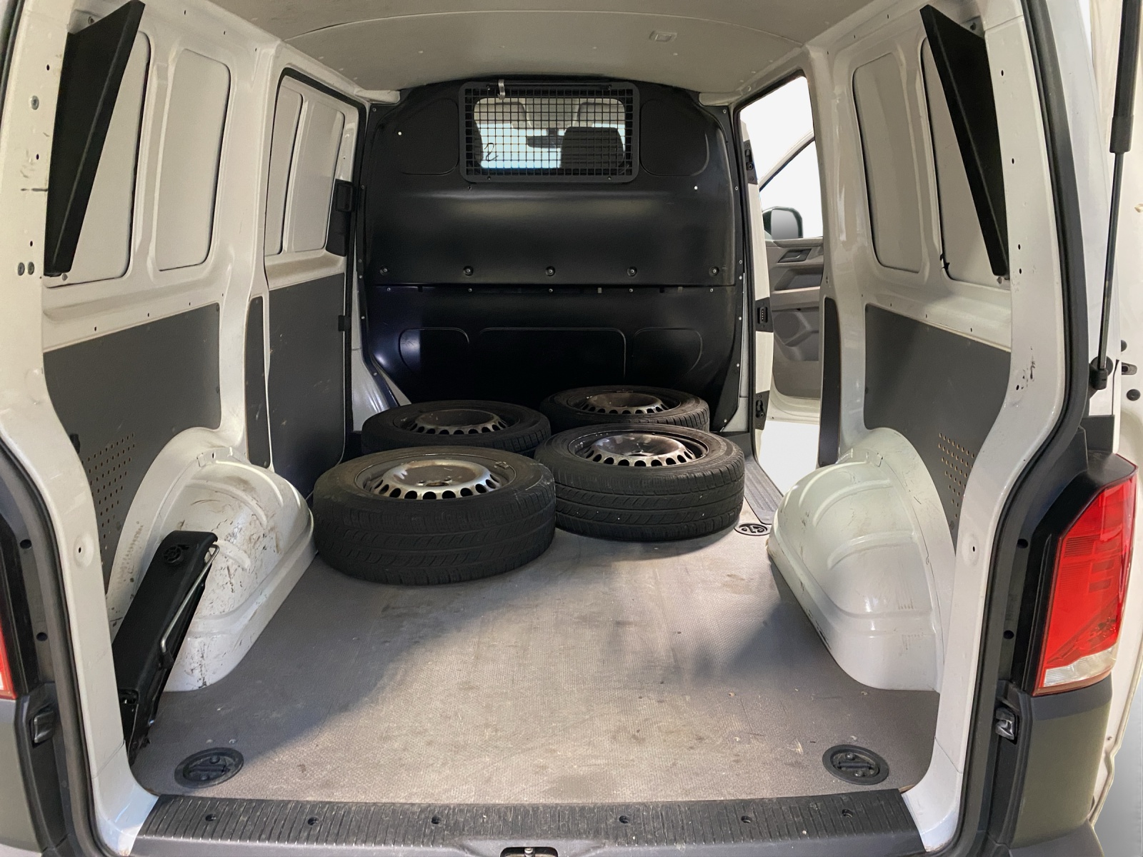 VW T6.1 2.0 TDI-image-12