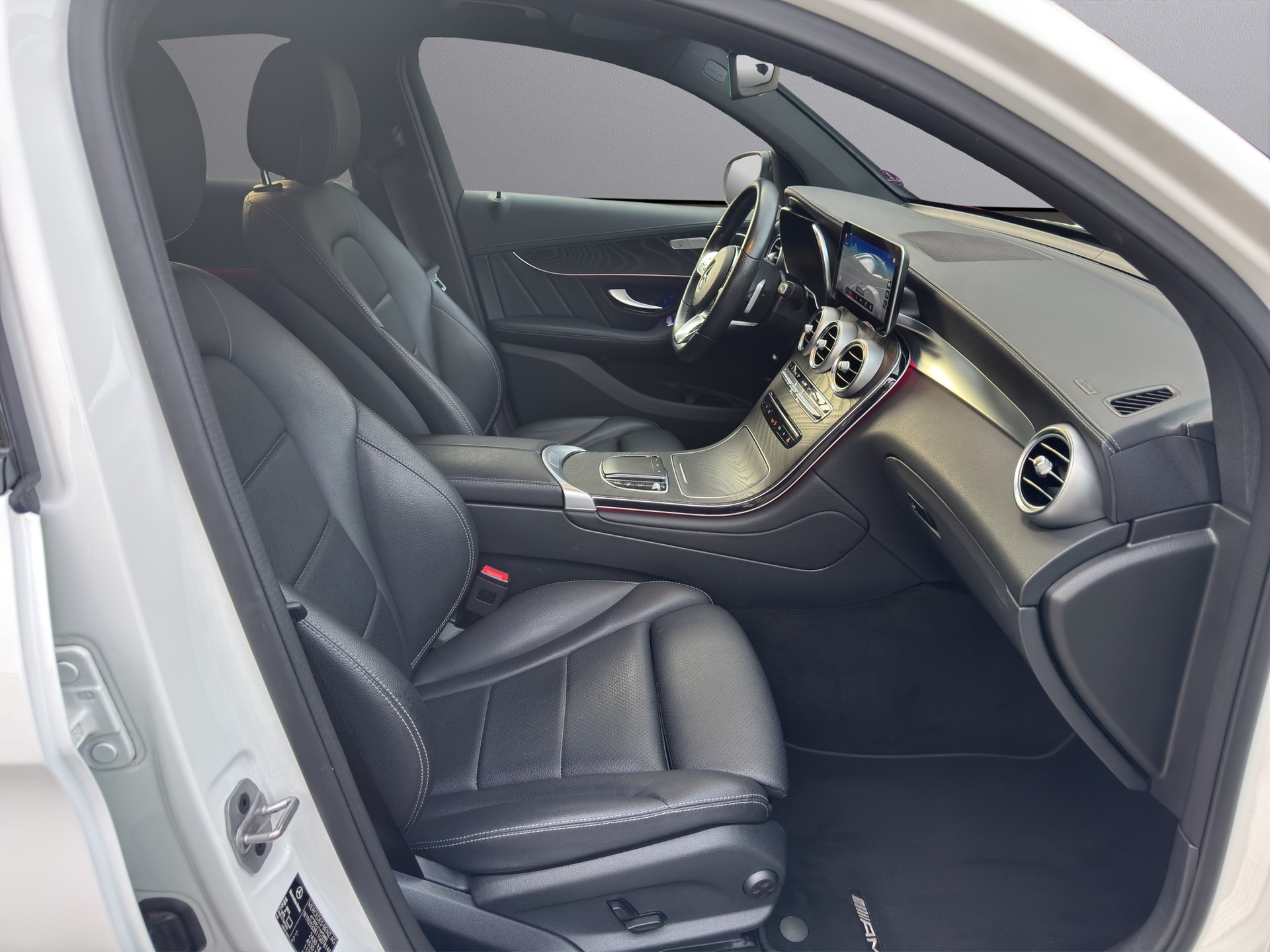 MERCEDES-BENZ GLC Coupé 200 AMG Line 4Matic 9G-Tronic-image-15