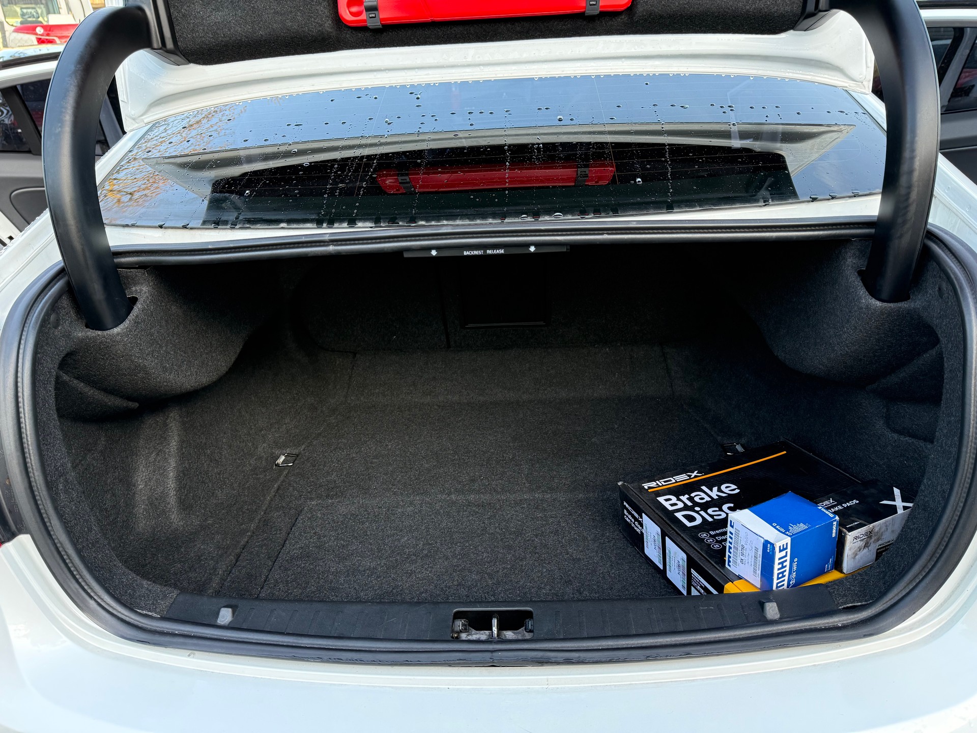 VOLVO S60 T6 Momentum R-Design Geartronic-image-12
