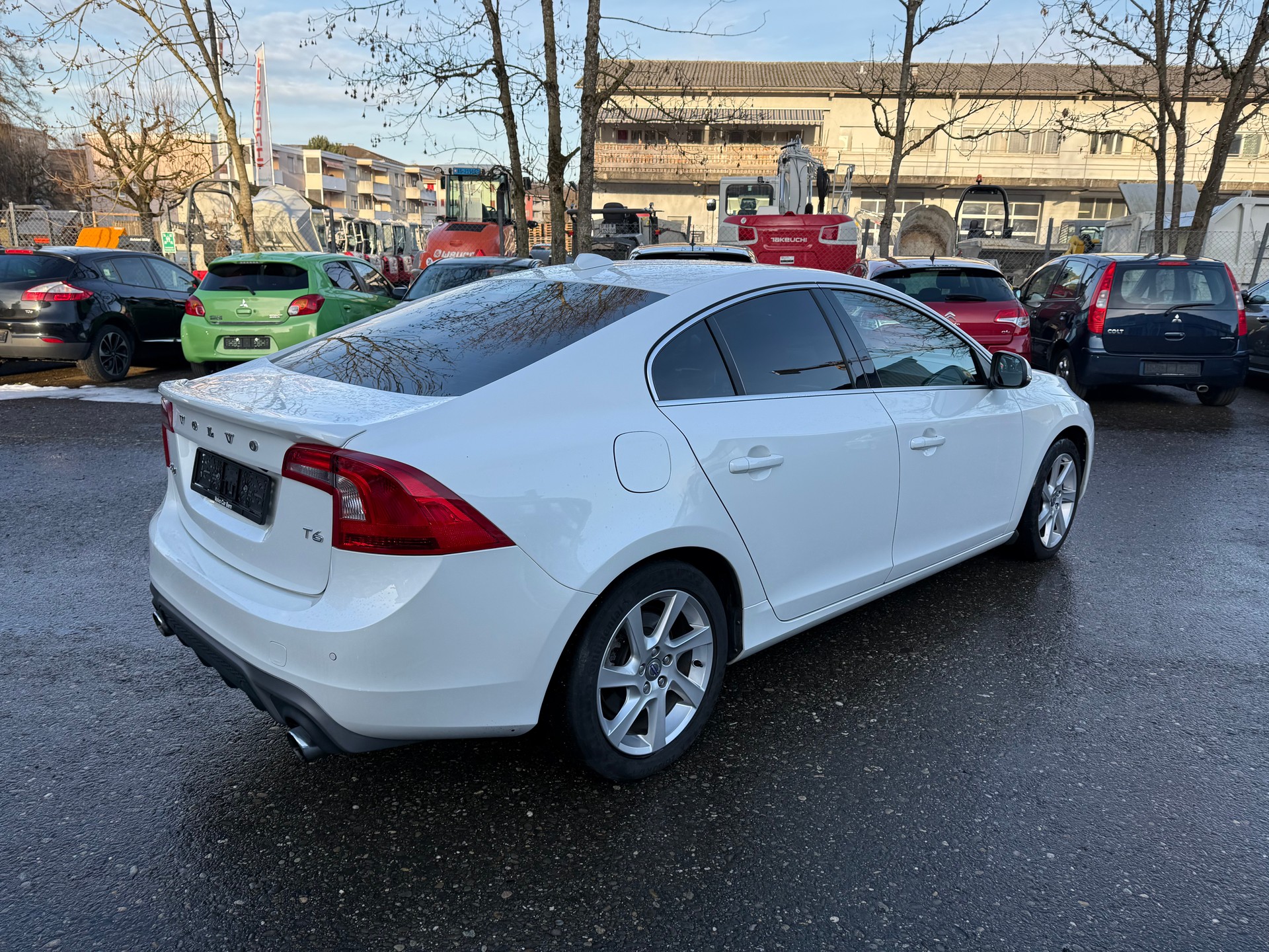 VOLVO S60 T6 Momentum R-Design Geartronic-image-3
