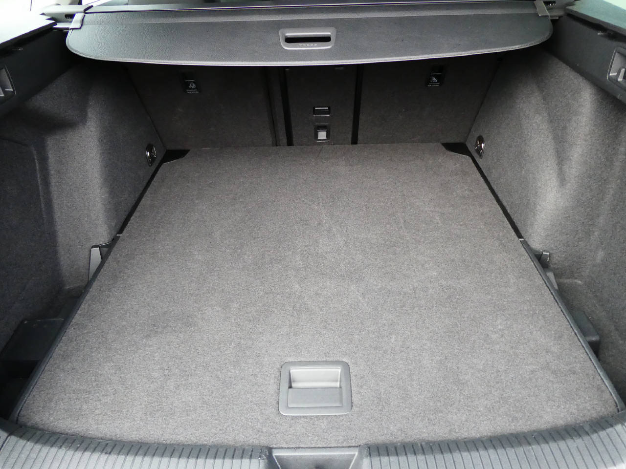 VW Golf VIII Variant 1.5 eTSI Life DSG-image-14