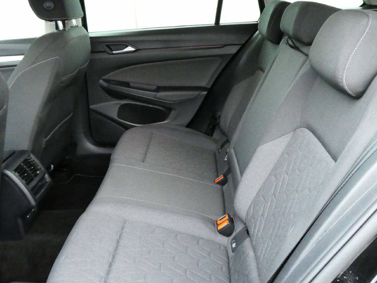 VW Golf VIII Variant 1.5 eTSI Life DSG-image-10