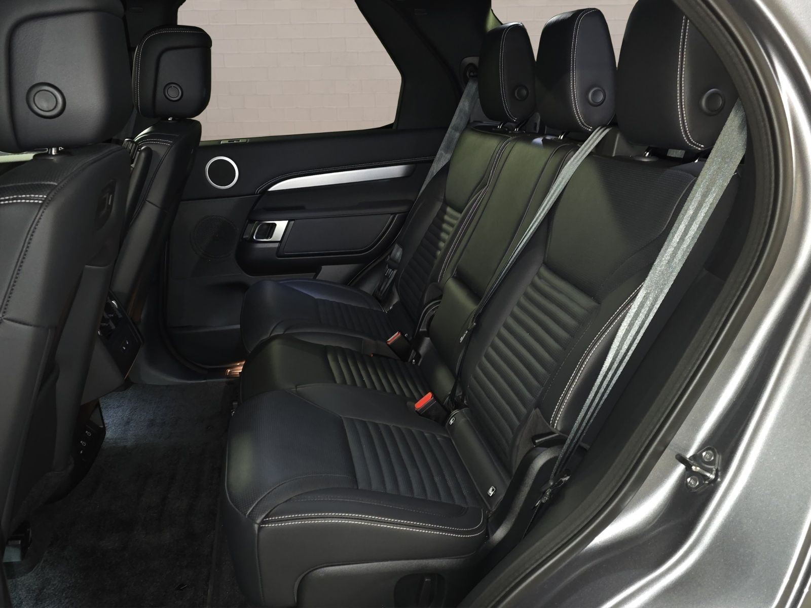 LAND ROVER Discovery 3.0D I6 350 Dynamic SE AWD Automatic-image-20