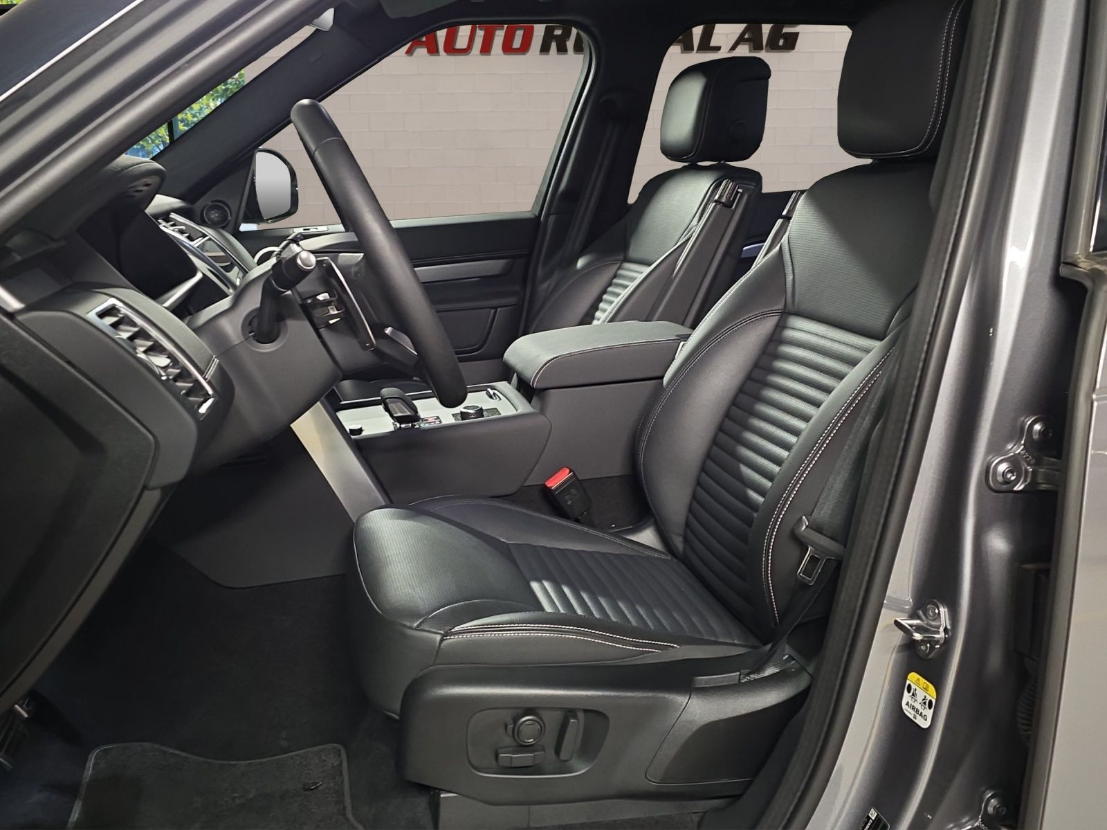LAND ROVER Discovery 3.0D I6 350 Dynamic SE AWD Automatic-image-8
